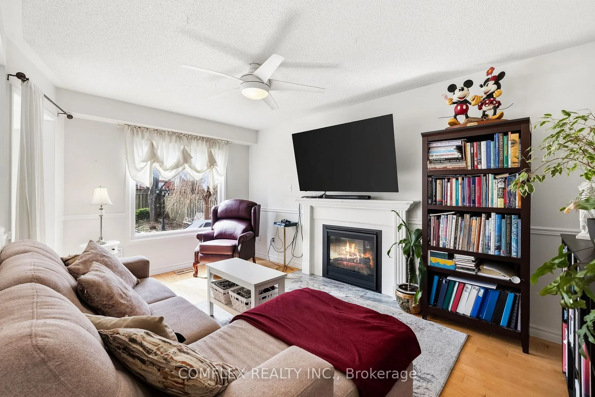 Photo 9 of 1045 Beaver Valley Crescent, Oshawa, Northglen — HOMEH