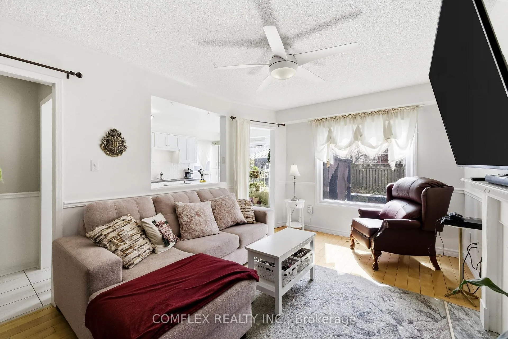 Photo 10 of 1045 Beaver Valley Crescent, Oshawa, Northglen — HOMEH