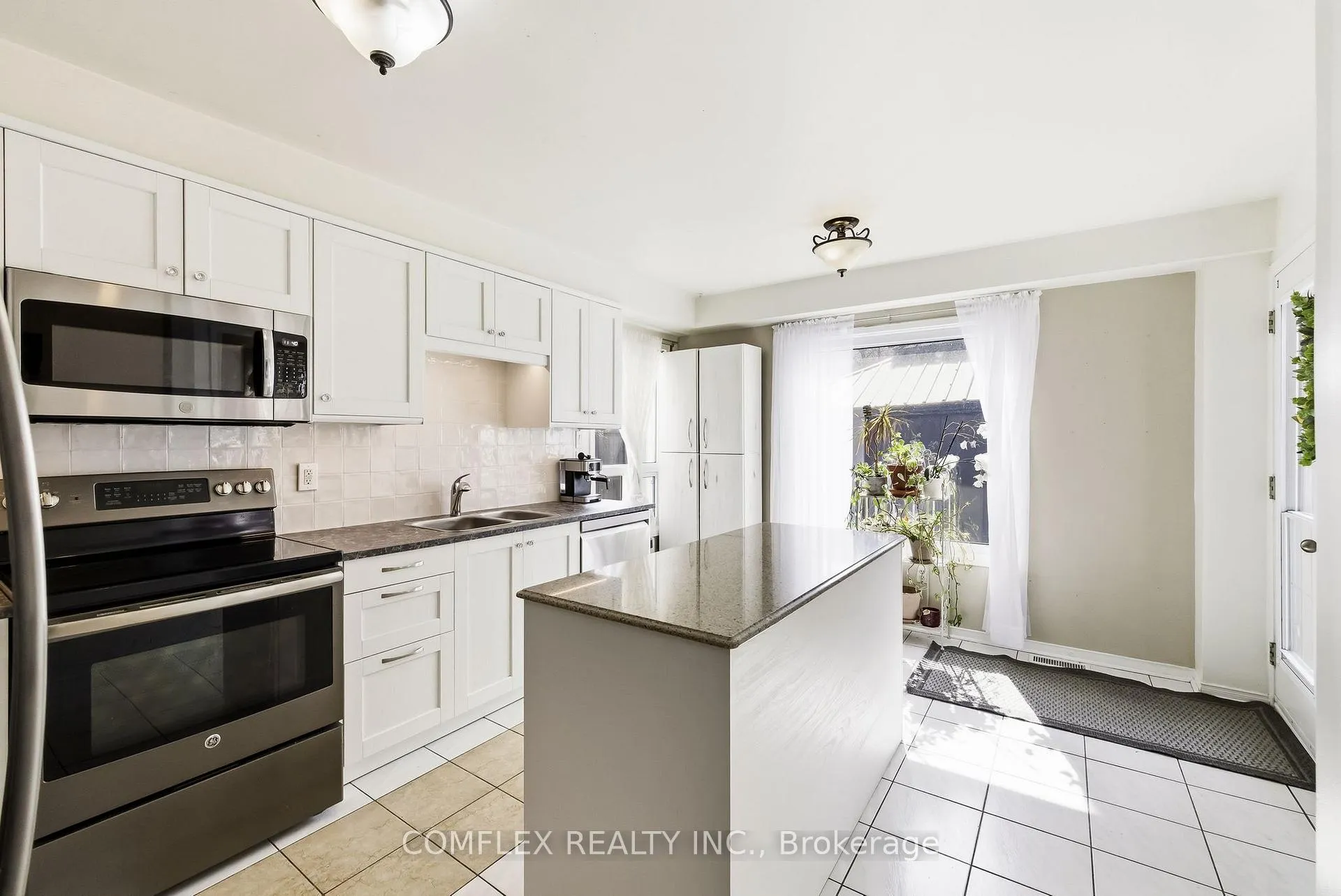 Photo 11 of 1045 Beaver Valley Crescent, Oshawa, Northglen — HOMEH