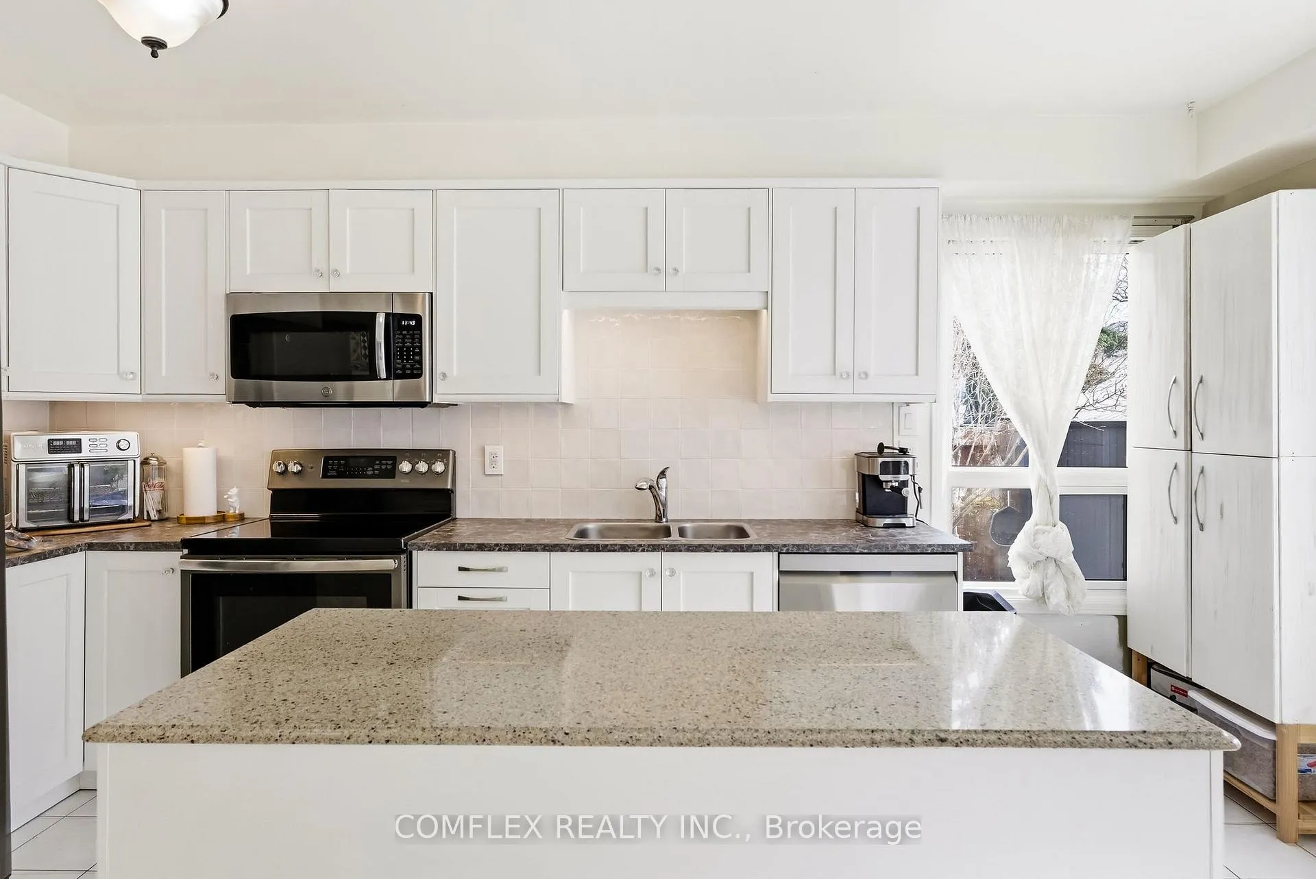 Photo 12 of 1045 Beaver Valley Crescent, Oshawa, Northglen — HOMEH
