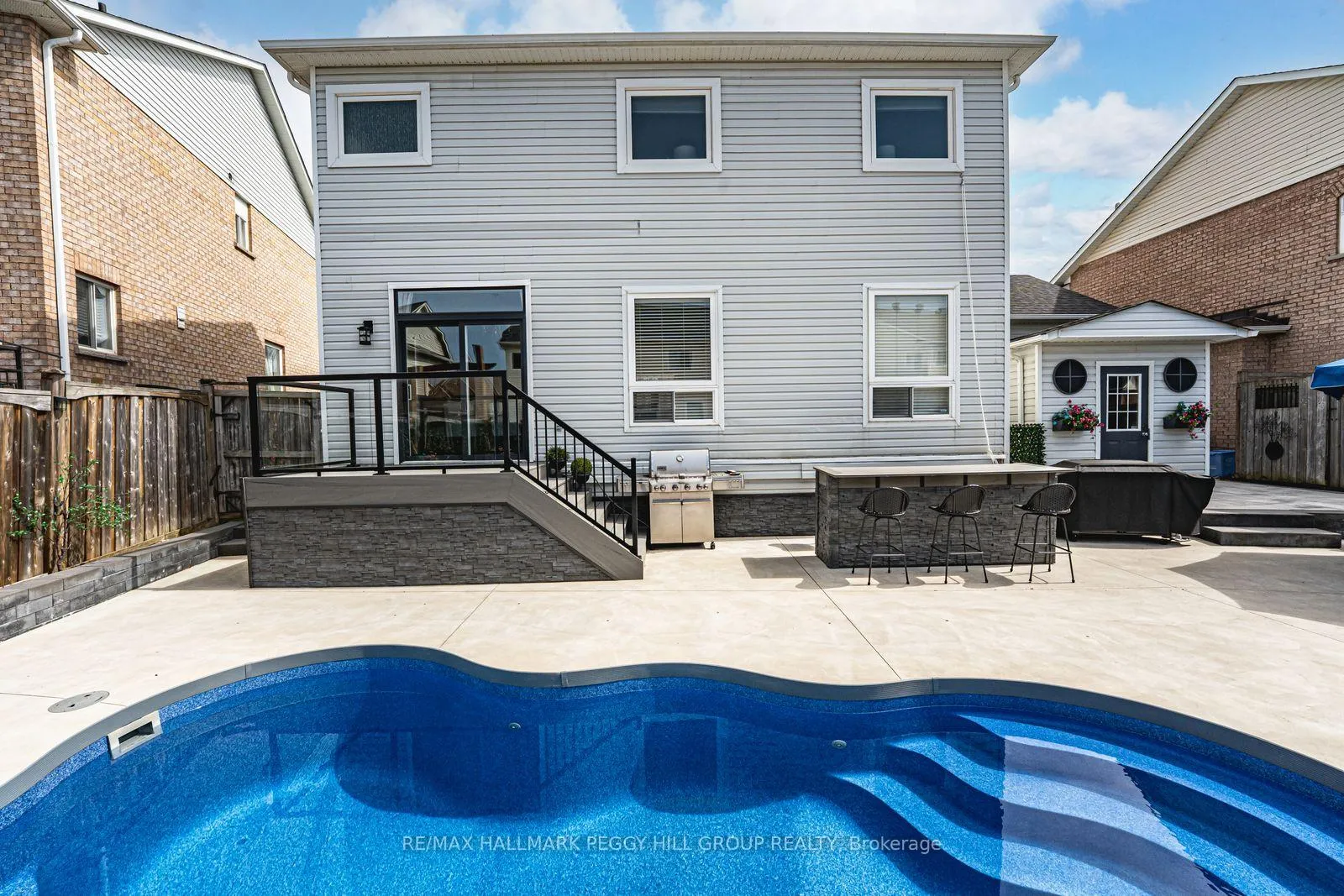 Photo 3 of 20 The Queensway, Barrie, Innis-Shore — HOMEH