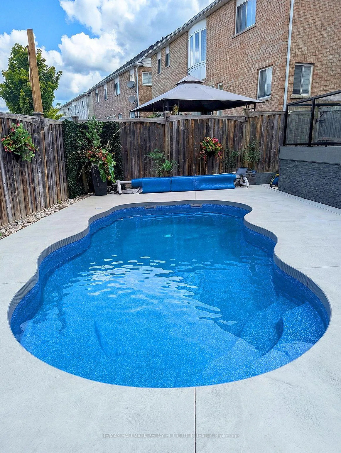 Photo 5 of 20 The Queensway, Barrie, Innis-Shore — HOMEH