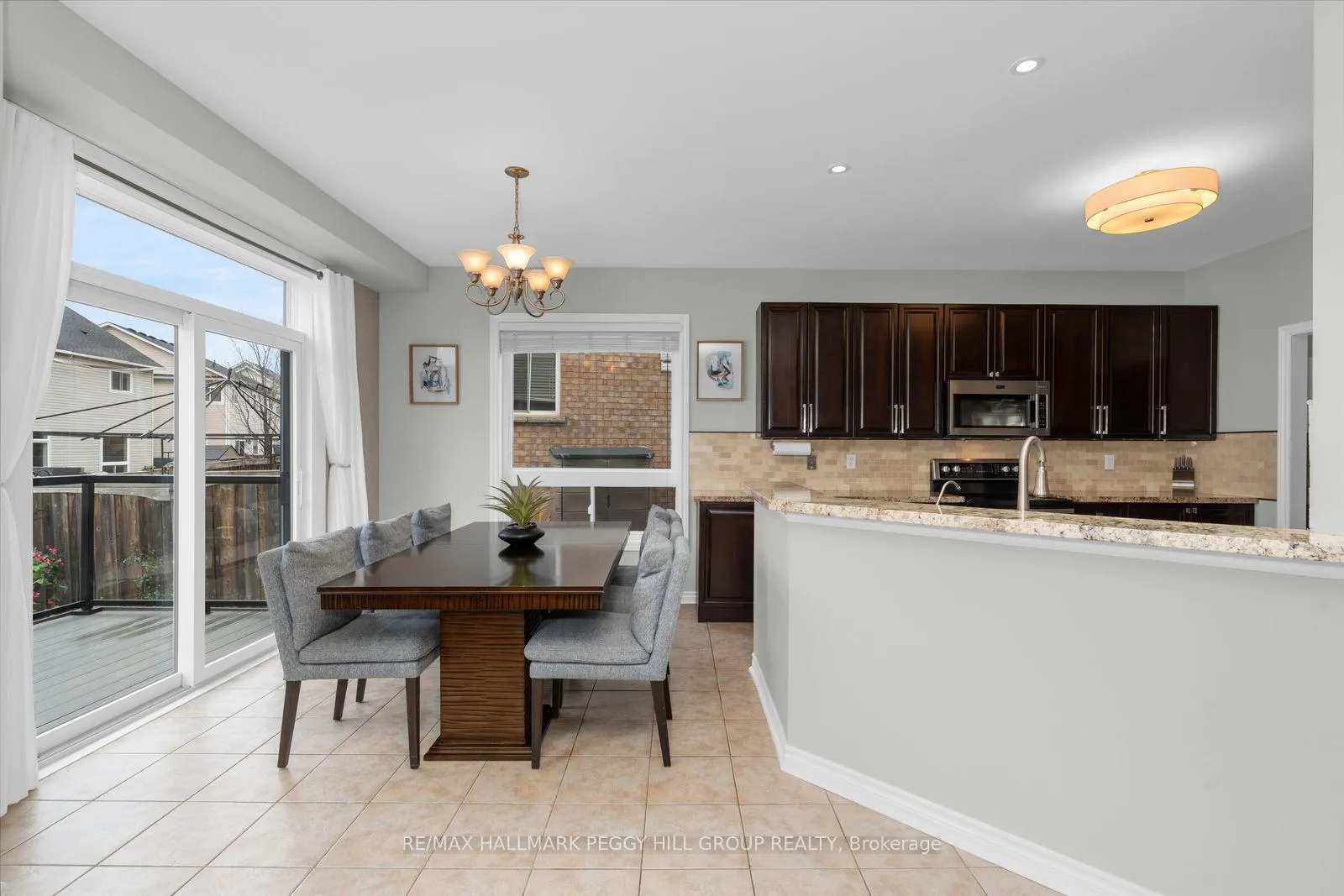 Photo 7 of 20 The Queensway, Barrie, Innis-Shore — HOMEH