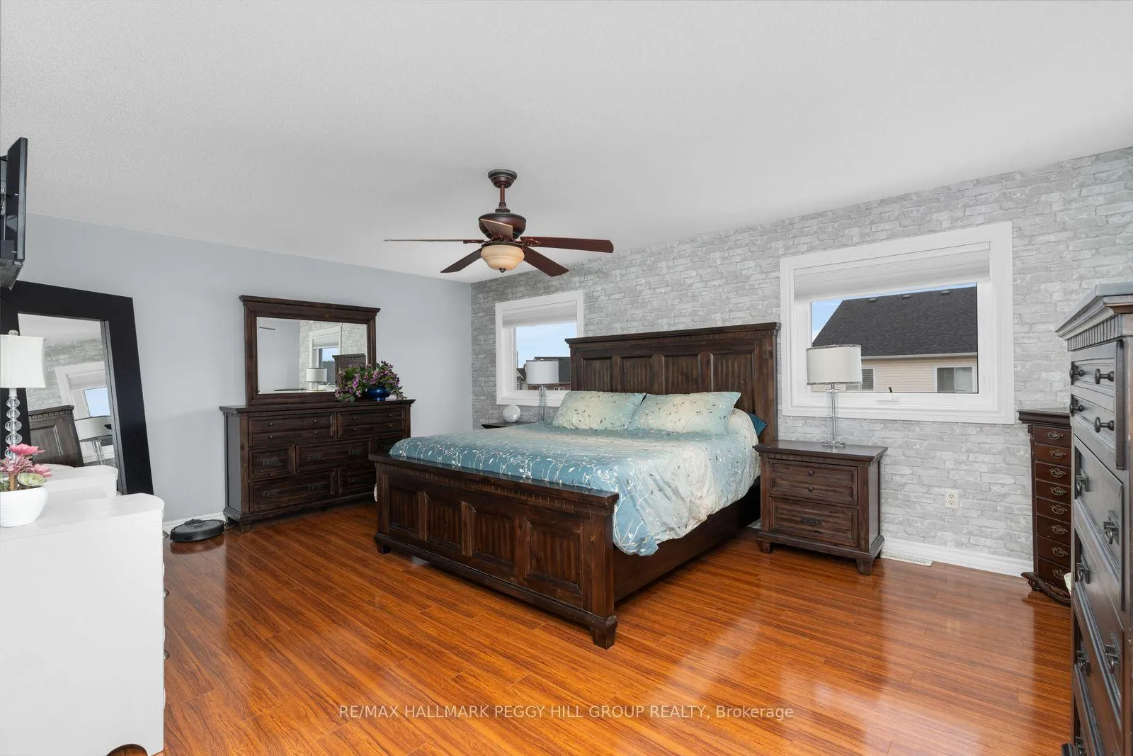Photo 11 of 20 The Queensway, Barrie, Innis-Shore — HOMEH