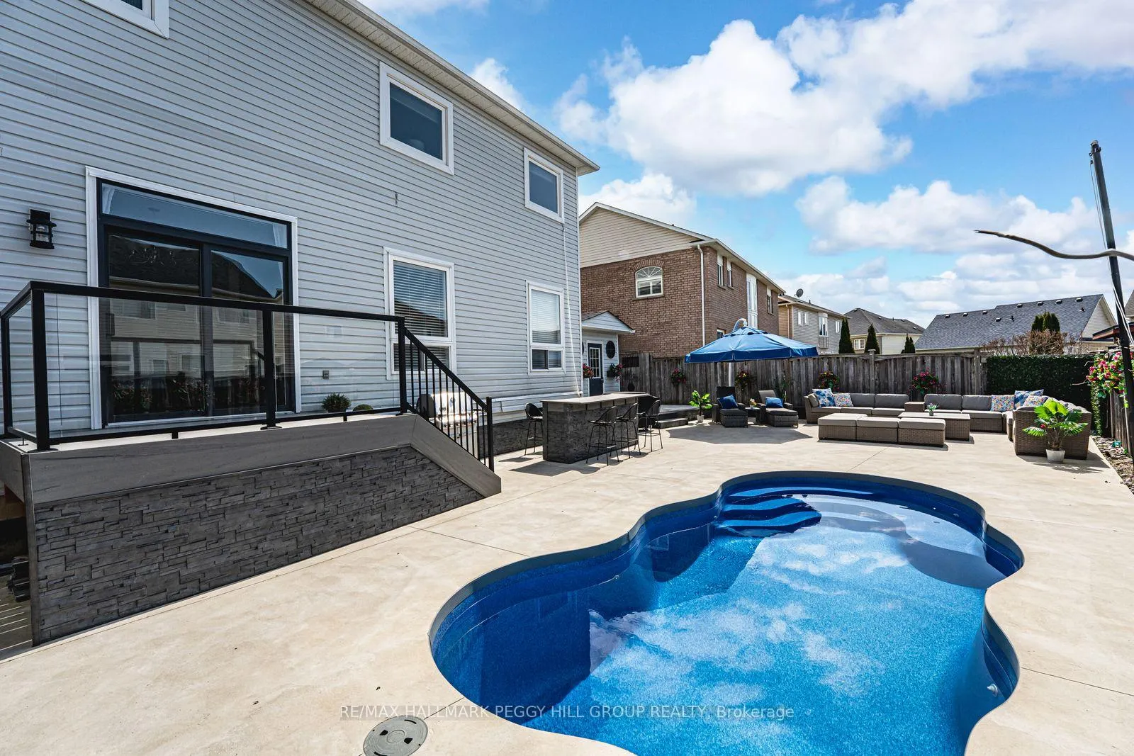 Photo 17 of 20 The Queensway, Barrie, Innis-Shore — HOMEH