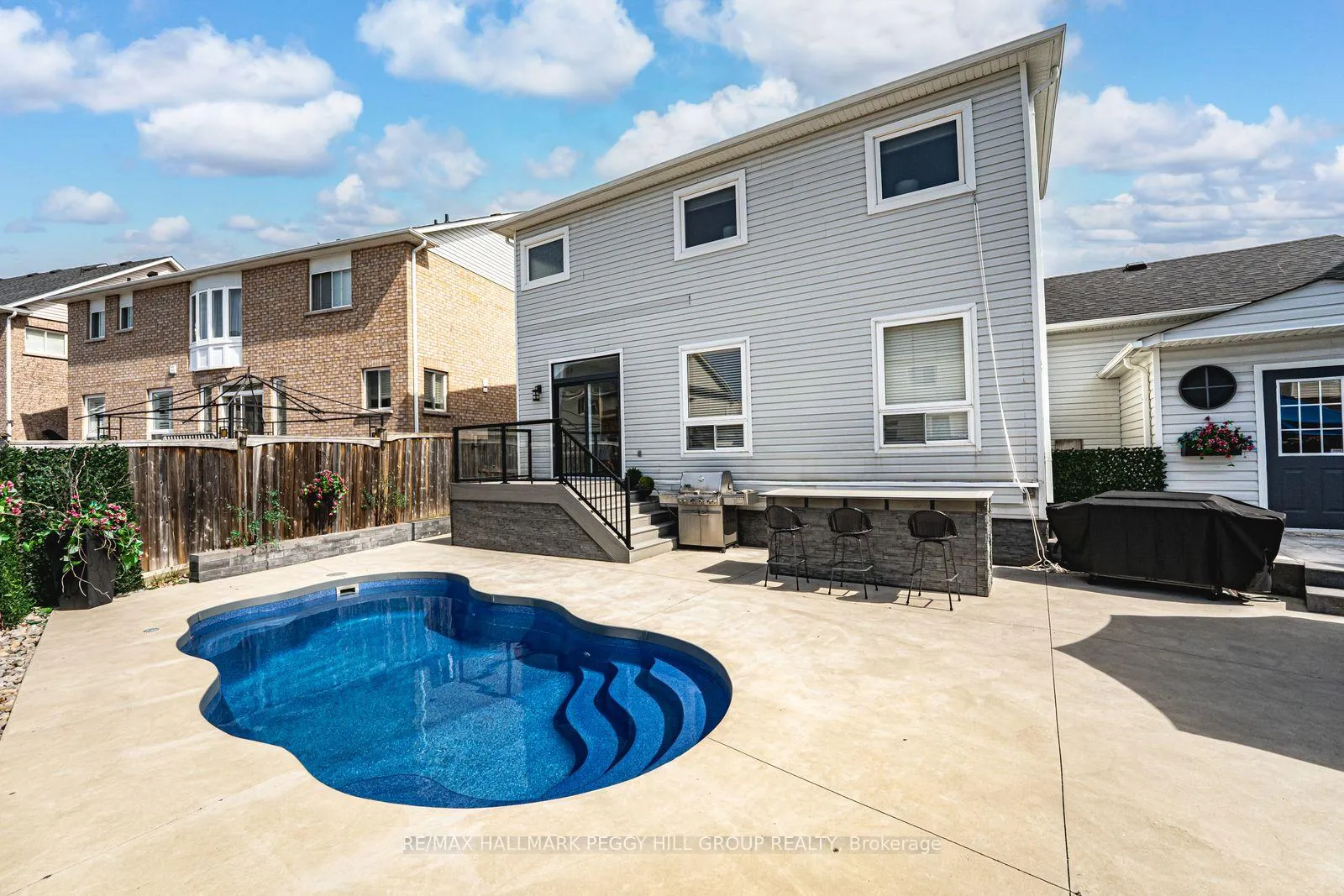 Photo 19 of 20 The Queensway, Barrie, Innis-Shore — HOMEH