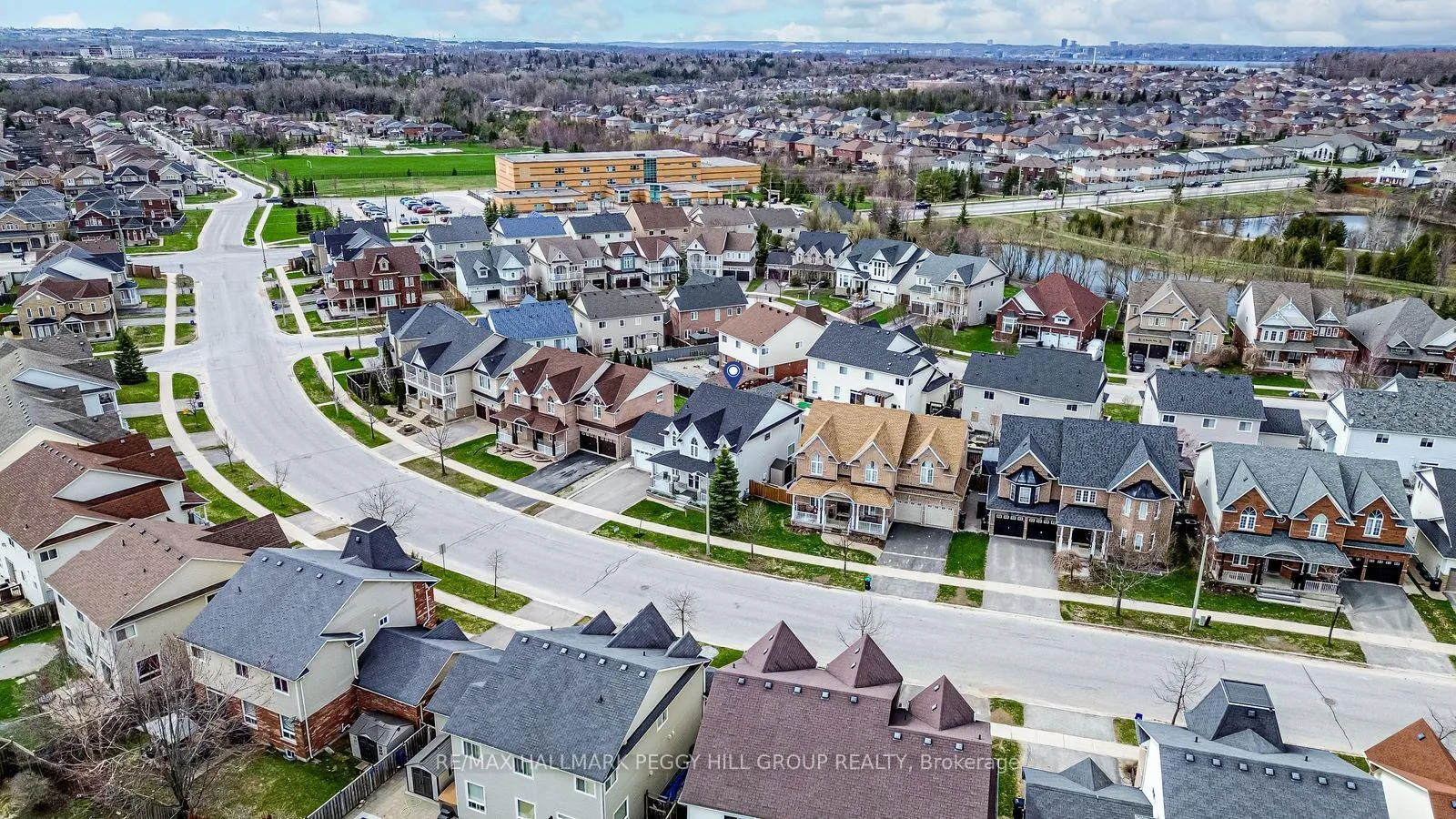 Photo 20 of 20 The Queensway, Barrie, Innis-Shore — HOMEH