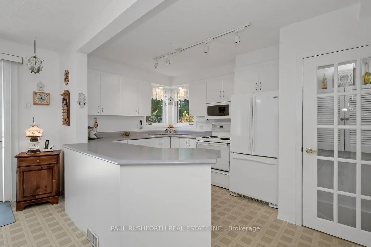 Photo 11 of 10 Prince Albert Street, Ottawa, Overbrook — HOMEH