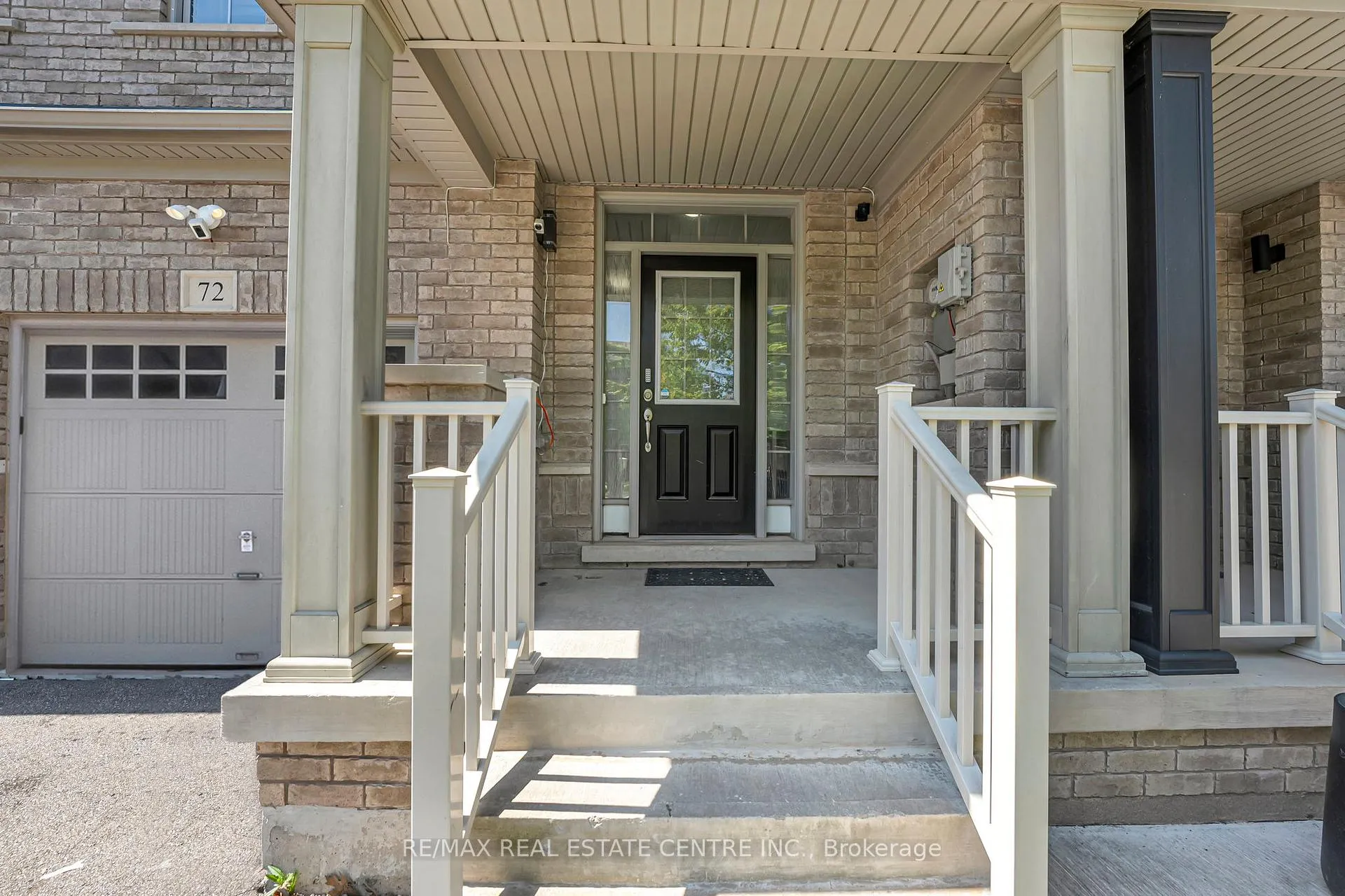 Photo 3 of 72 Lady Evelyn Crescent, Brampton, Bram West — HOMEH