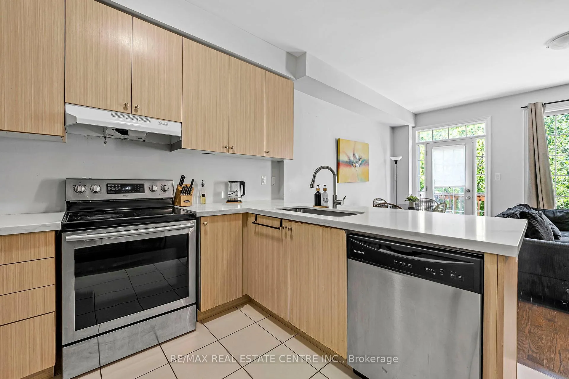 Photo 13 of 72 Lady Evelyn Crescent, Brampton, Bram West — HOMEH