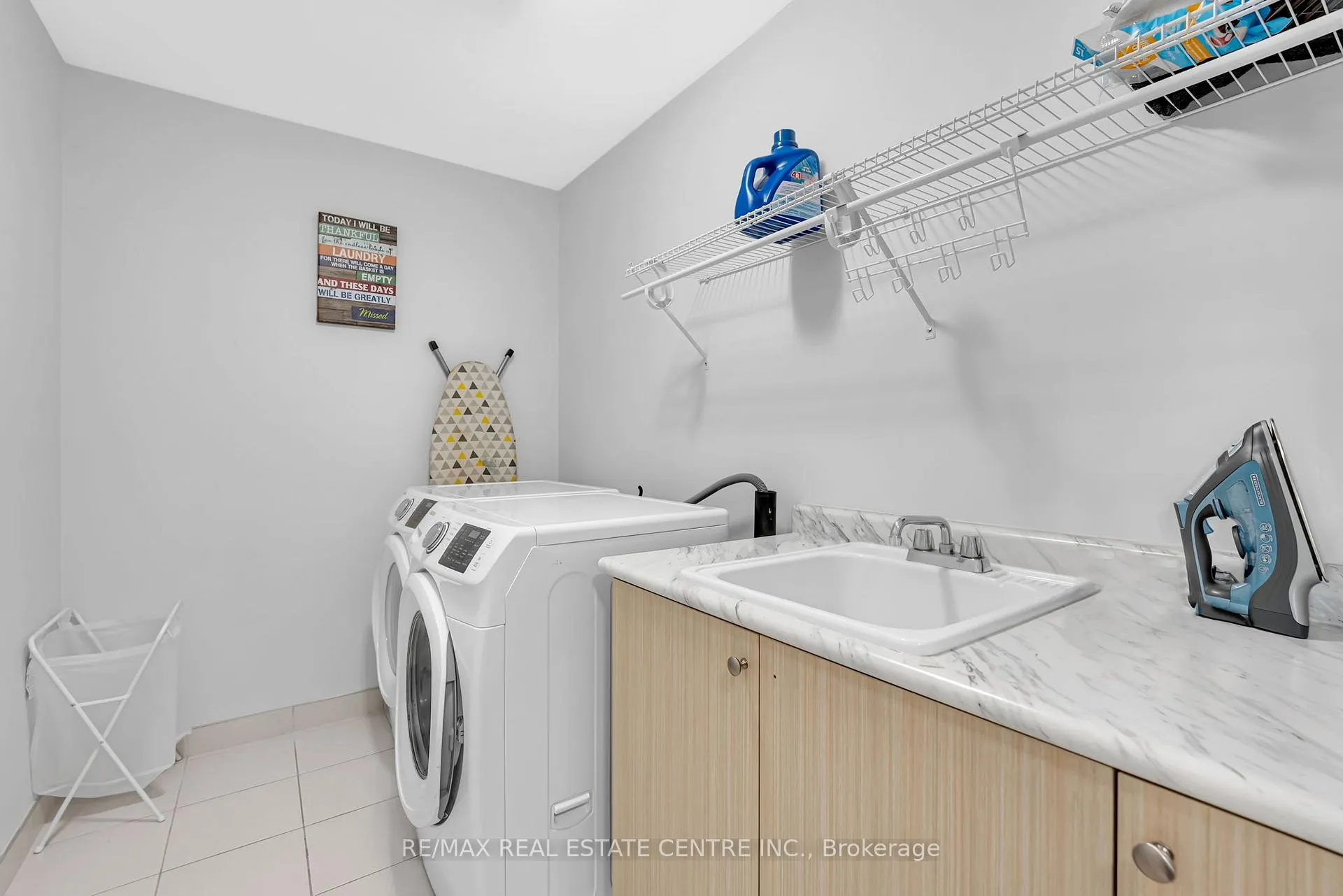 Photo 22 of 72 Lady Evelyn Crescent, Brampton, Bram West — HOMEH