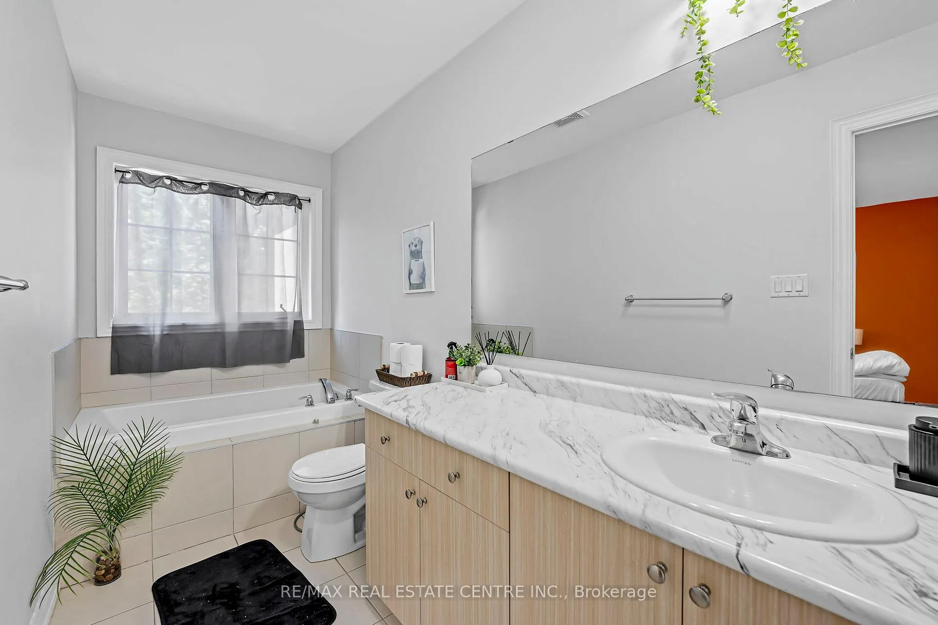 Photo 25 of 72 Lady Evelyn Crescent, Brampton, Bram West — HOMEH