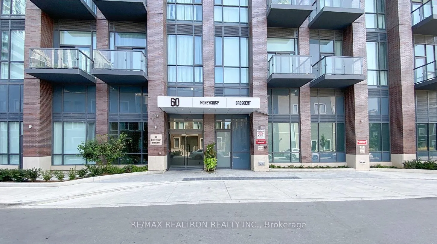 Photo 4 of Unit 717, 60 Honeycrisp Crescent, Vaughan, Vaughan Corporate Centre — HOMEH