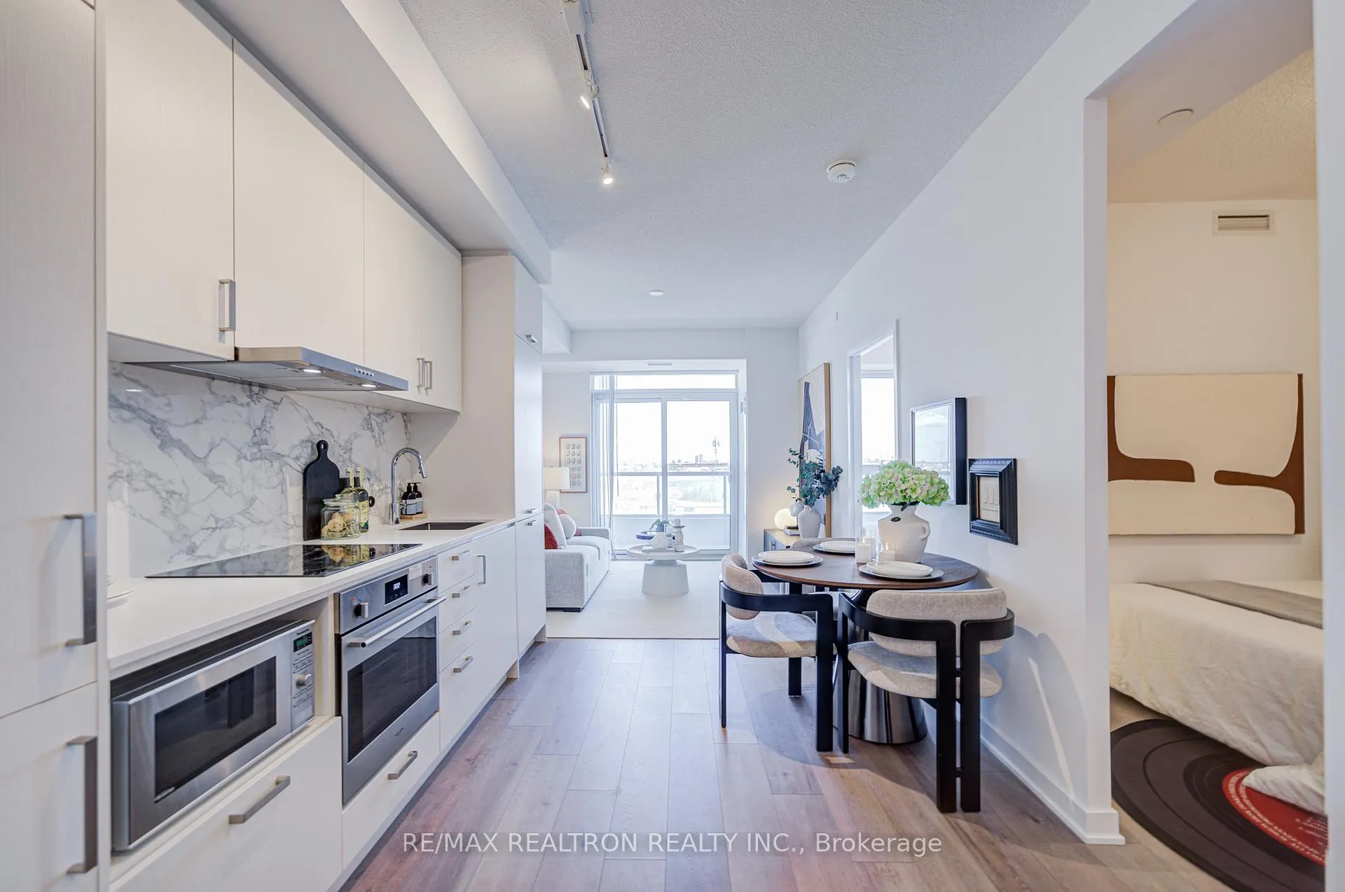 Photo 7 of Unit 717, 60 Honeycrisp Crescent, Vaughan, Vaughan Corporate Centre — HOMEH