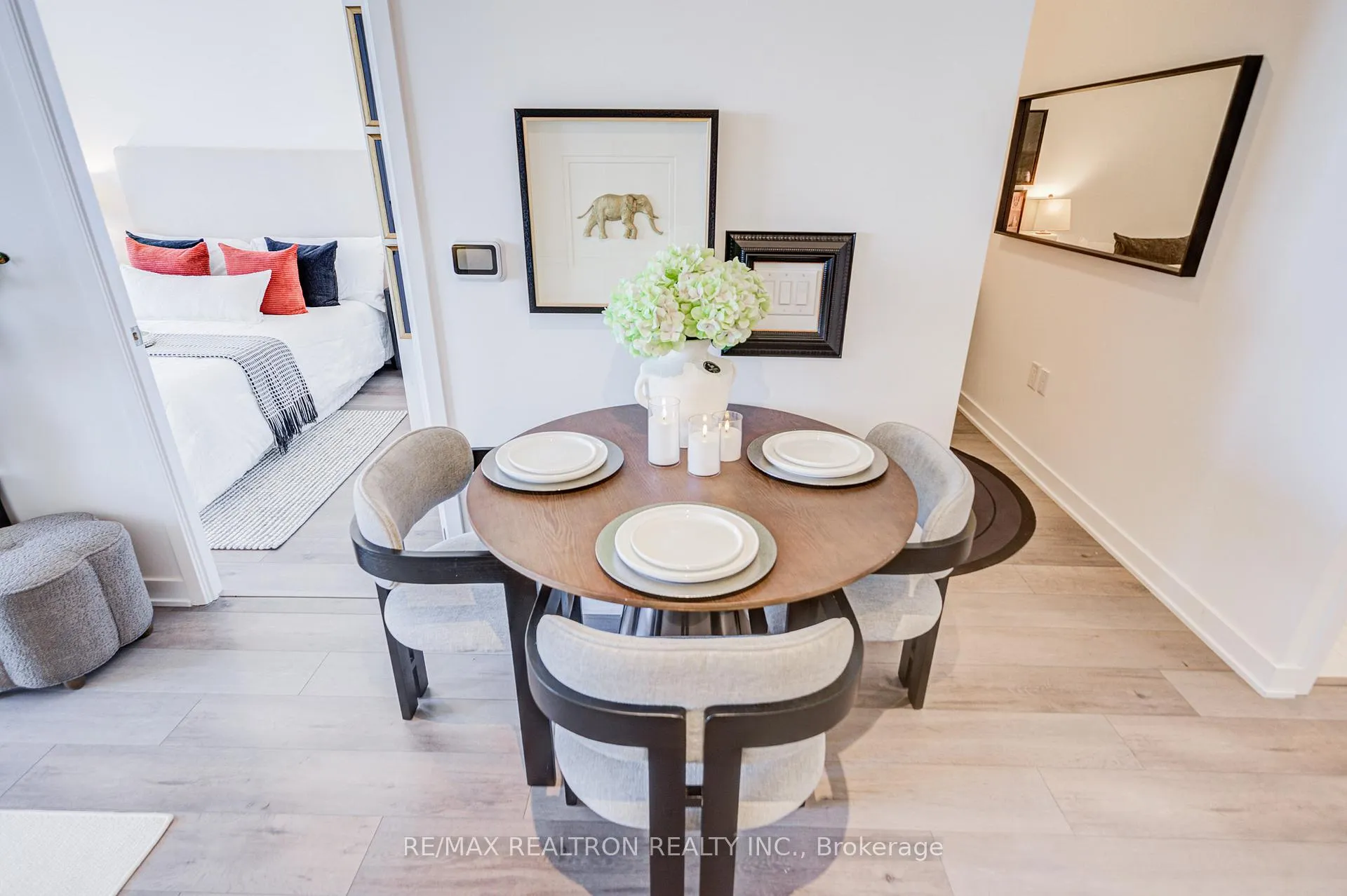 Photo 11 of Unit 717, 60 Honeycrisp Crescent, Vaughan, Vaughan Corporate Centre — HOMEH