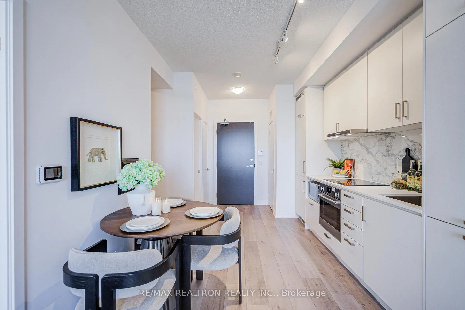 Photo 12 of Unit 717, 60 Honeycrisp Crescent, Vaughan, Vaughan Corporate Centre — HOMEH