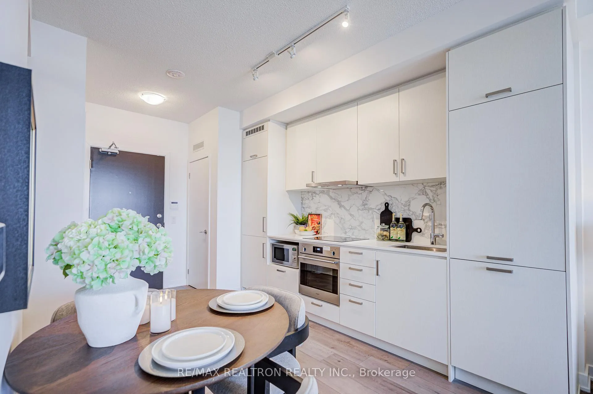 Photo 13 of Unit 717, 60 Honeycrisp Crescent, Vaughan, Vaughan Corporate Centre — HOMEH