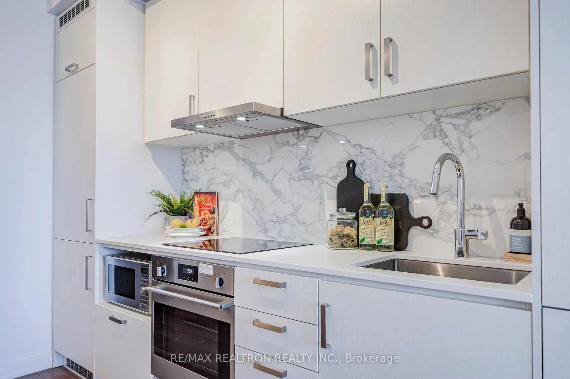 Photo 14 of Unit 717, 60 Honeycrisp Crescent, Vaughan, Vaughan Corporate Centre — HOMEH