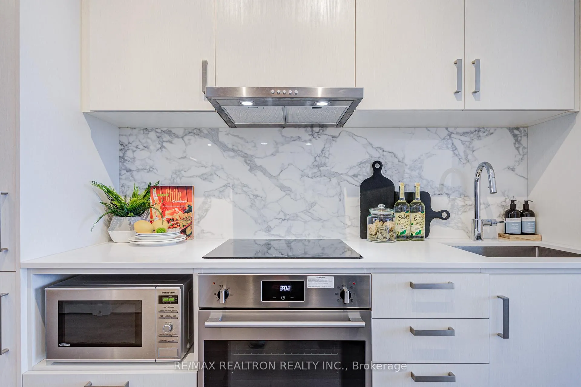 Photo 15 of Unit 717, 60 Honeycrisp Crescent, Vaughan, Vaughan Corporate Centre — HOMEH