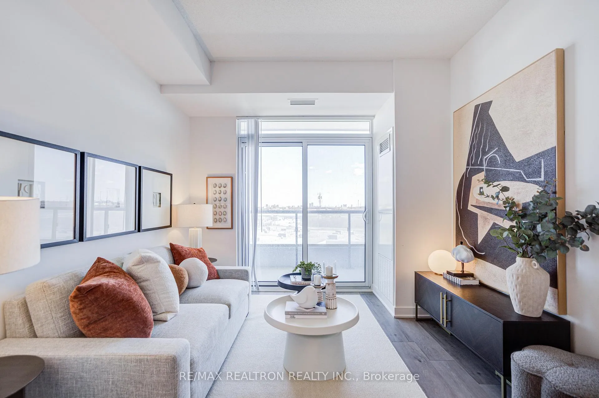 Photo 16 of Unit 717, 60 Honeycrisp Crescent, Vaughan, Vaughan Corporate Centre — HOMEH
