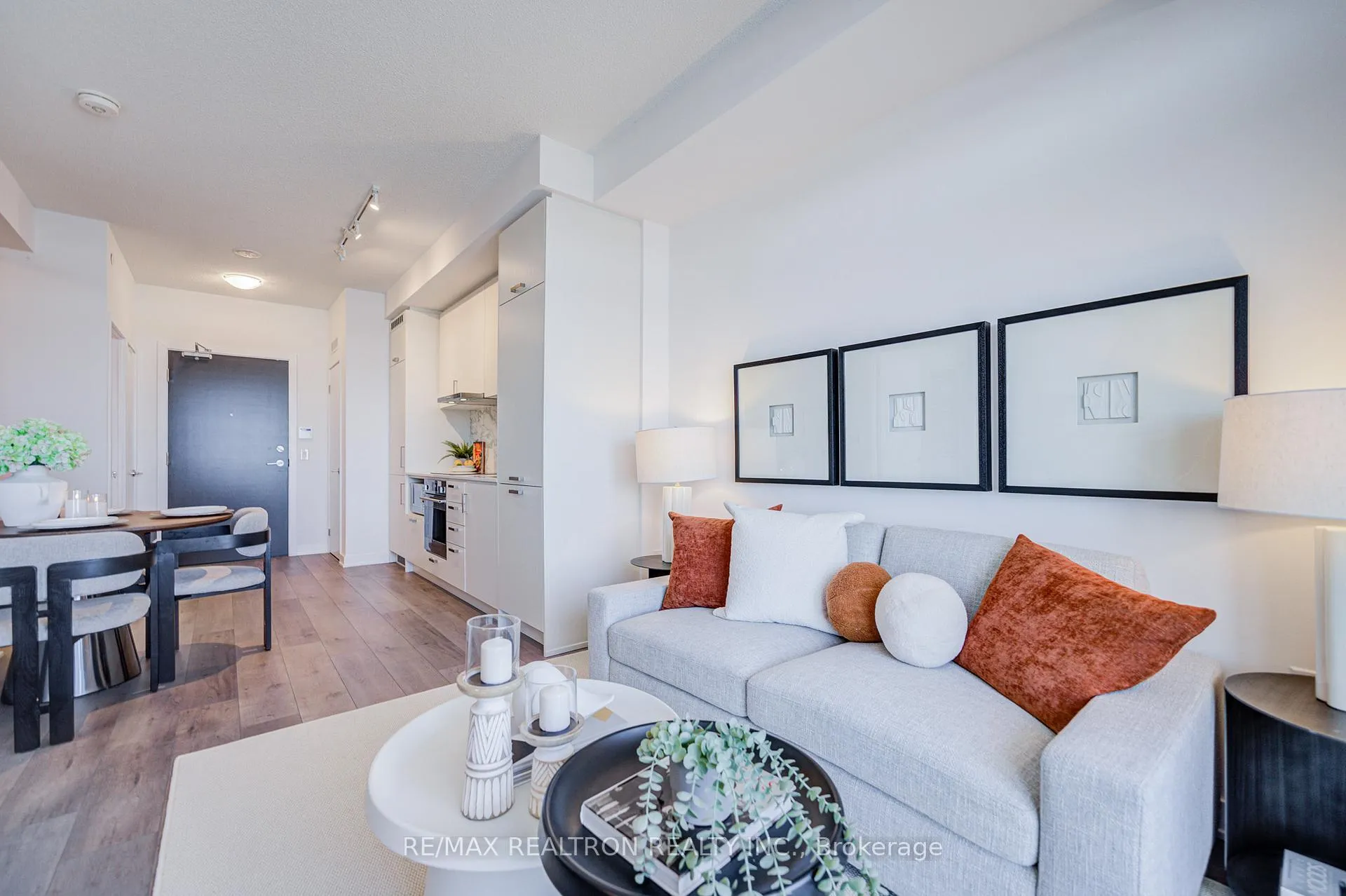 Photo 19 of Unit 717, 60 Honeycrisp Crescent, Vaughan, Vaughan Corporate Centre — HOMEH