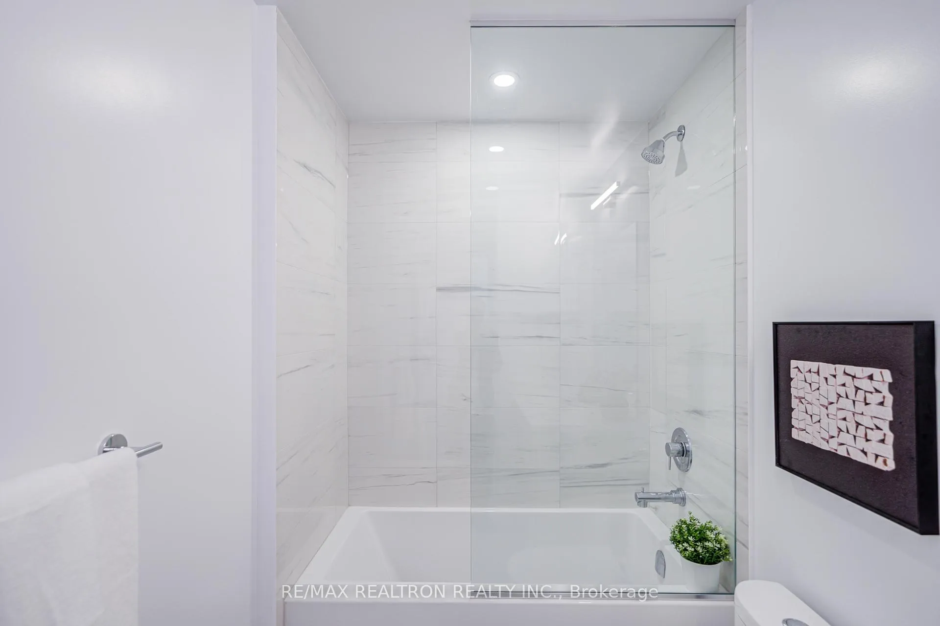Photo 34 of Unit 717, 60 Honeycrisp Crescent, Vaughan, Vaughan Corporate Centre — HOMEH