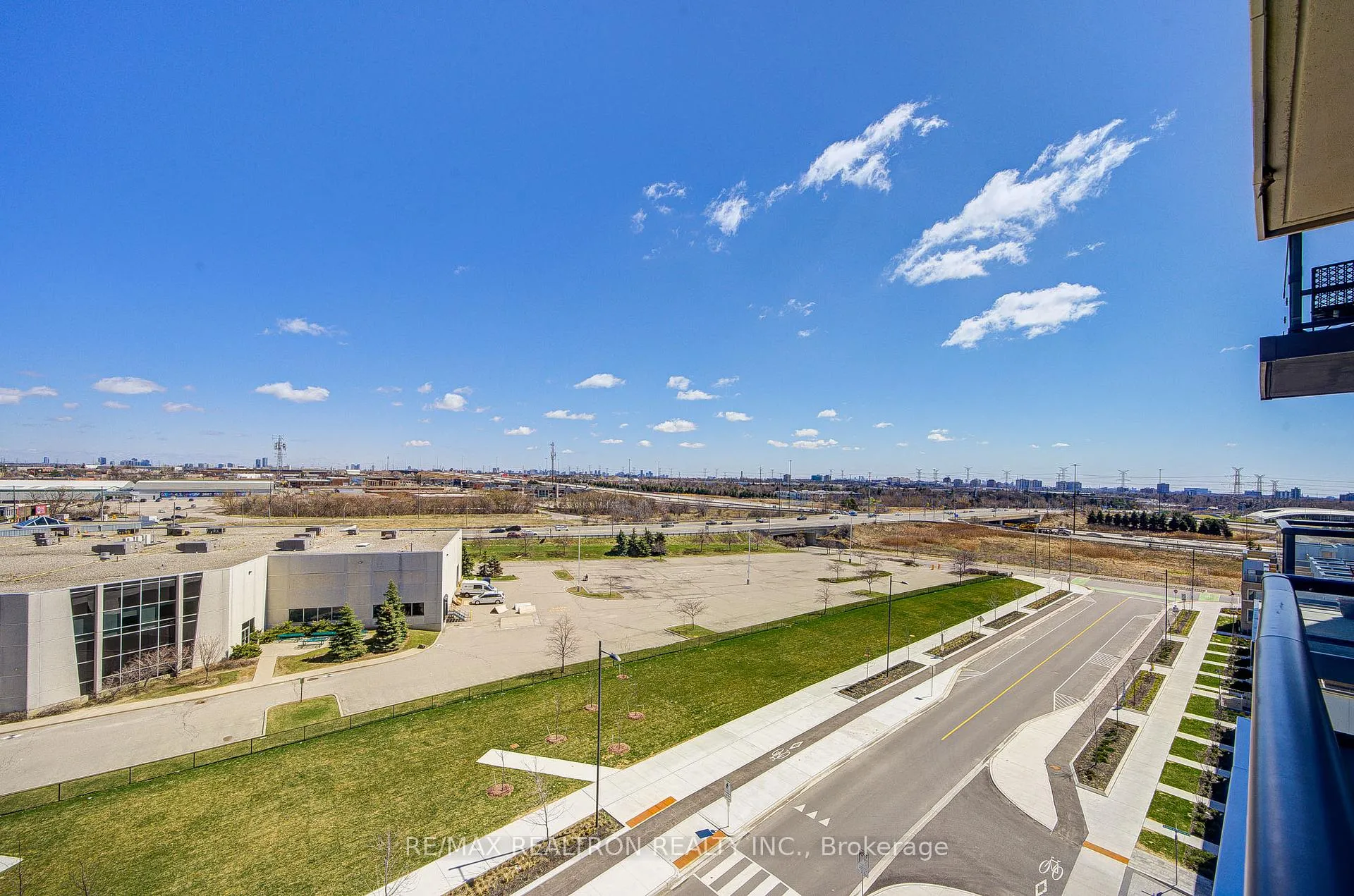 Photo 39 of Unit 717, 60 Honeycrisp Crescent, Vaughan, Vaughan Corporate Centre — HOMEH