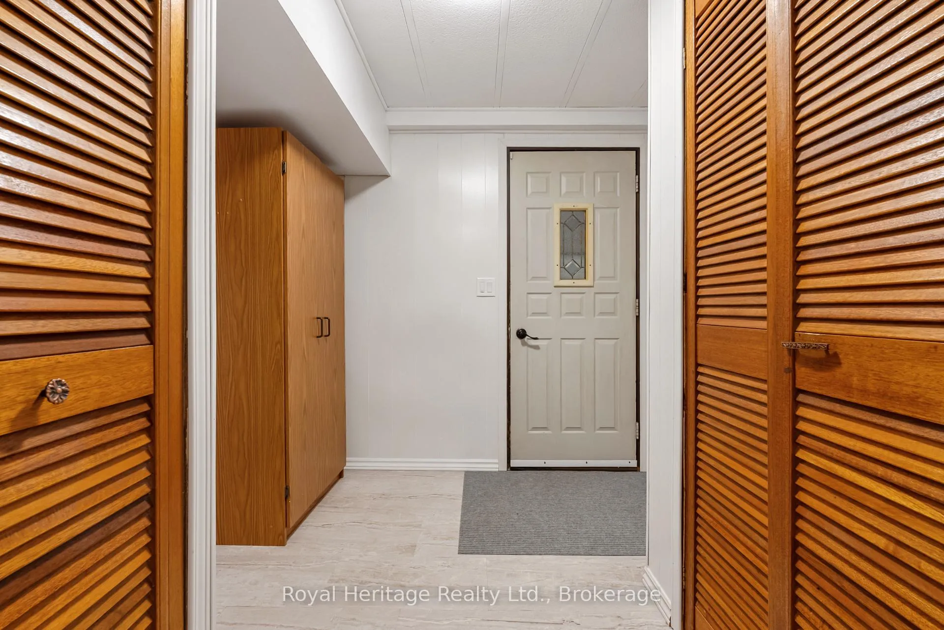 Photo 12 of 17 Circle Drive, Kawartha Lakes, Fenelon — HOMEH