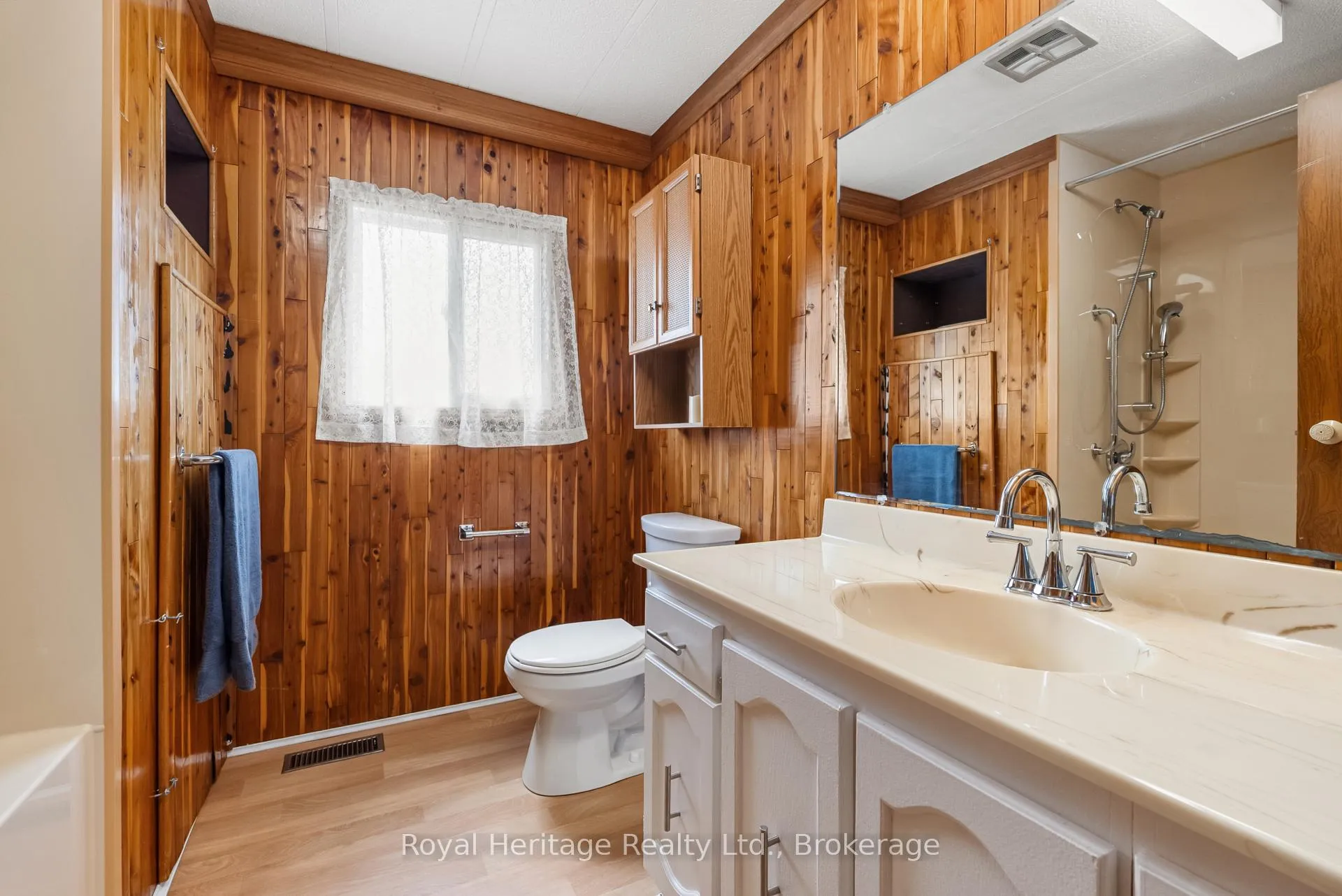 Photo 14 of 17 Circle Drive, Kawartha Lakes, Fenelon — HOMEH