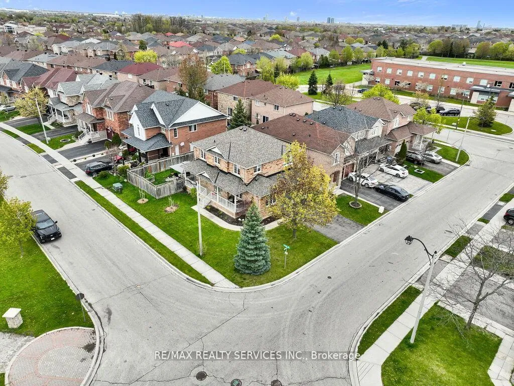 Photo 5 of 21 Filbert Way, Brampton, Fletcher's Meadow — HOMEH