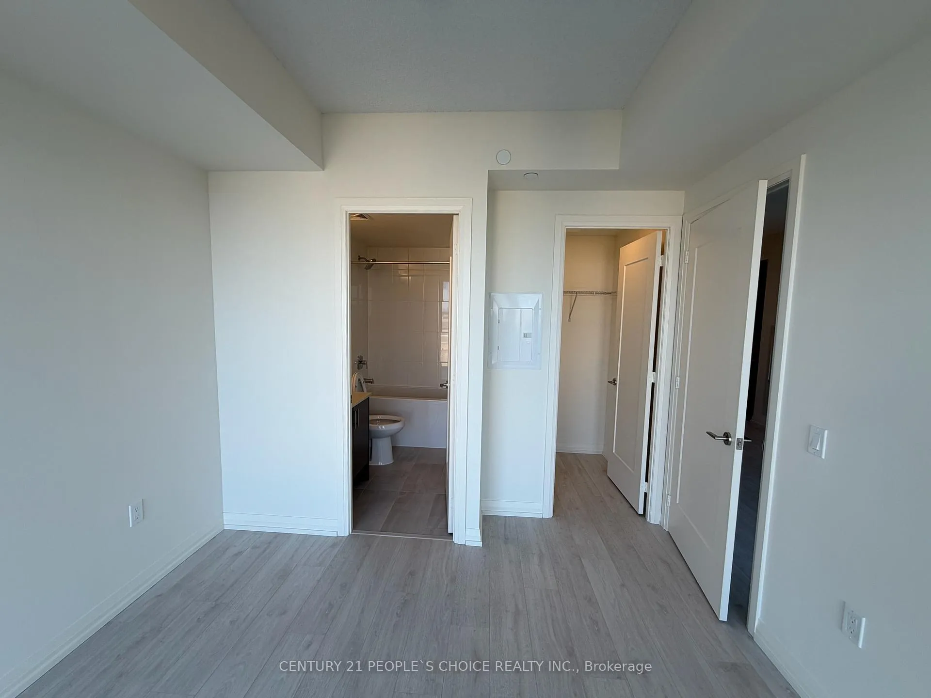 Photo 3 of Unit 412, 27 Korda Gate, Vaughan, Concord — HOMEH