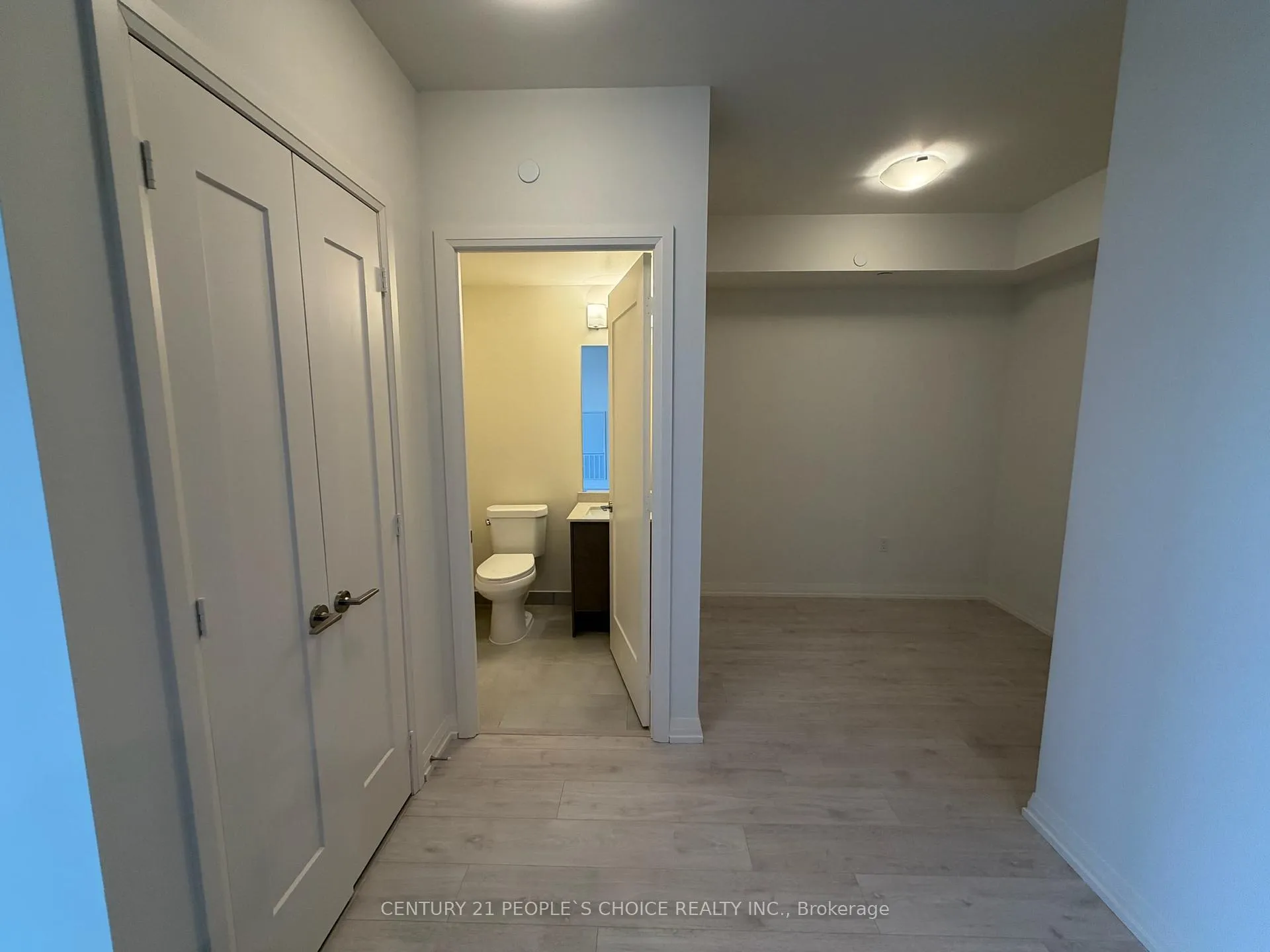 Photo 5 of Unit 412, 27 Korda Gate, Vaughan, Concord — HOMEH