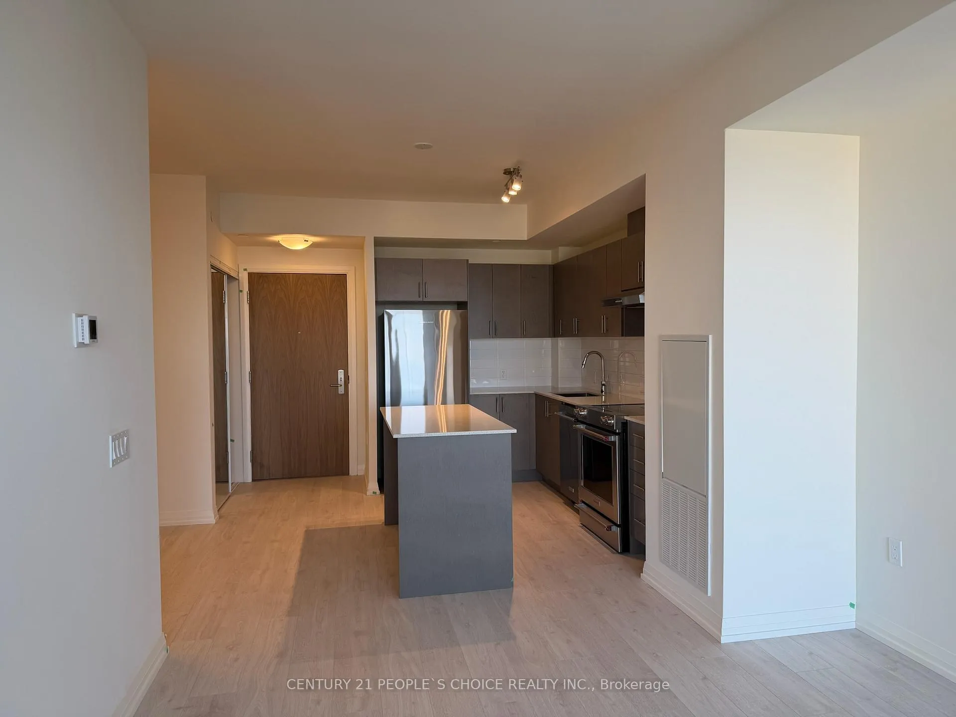 Photo 10 of Unit 412, 27 Korda Gate, Vaughan, Concord — HOMEH