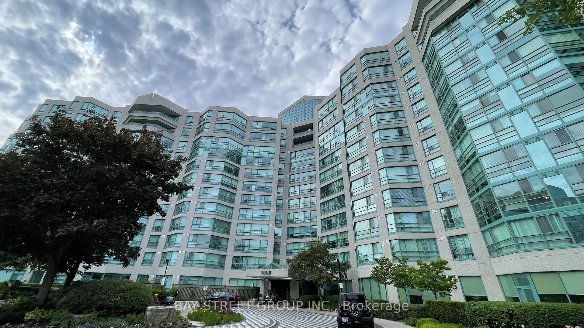 Photo 2 of Unit 423, 7905 Bayview Avenue, Markham, Aileen-Willowbrook — HOMEH