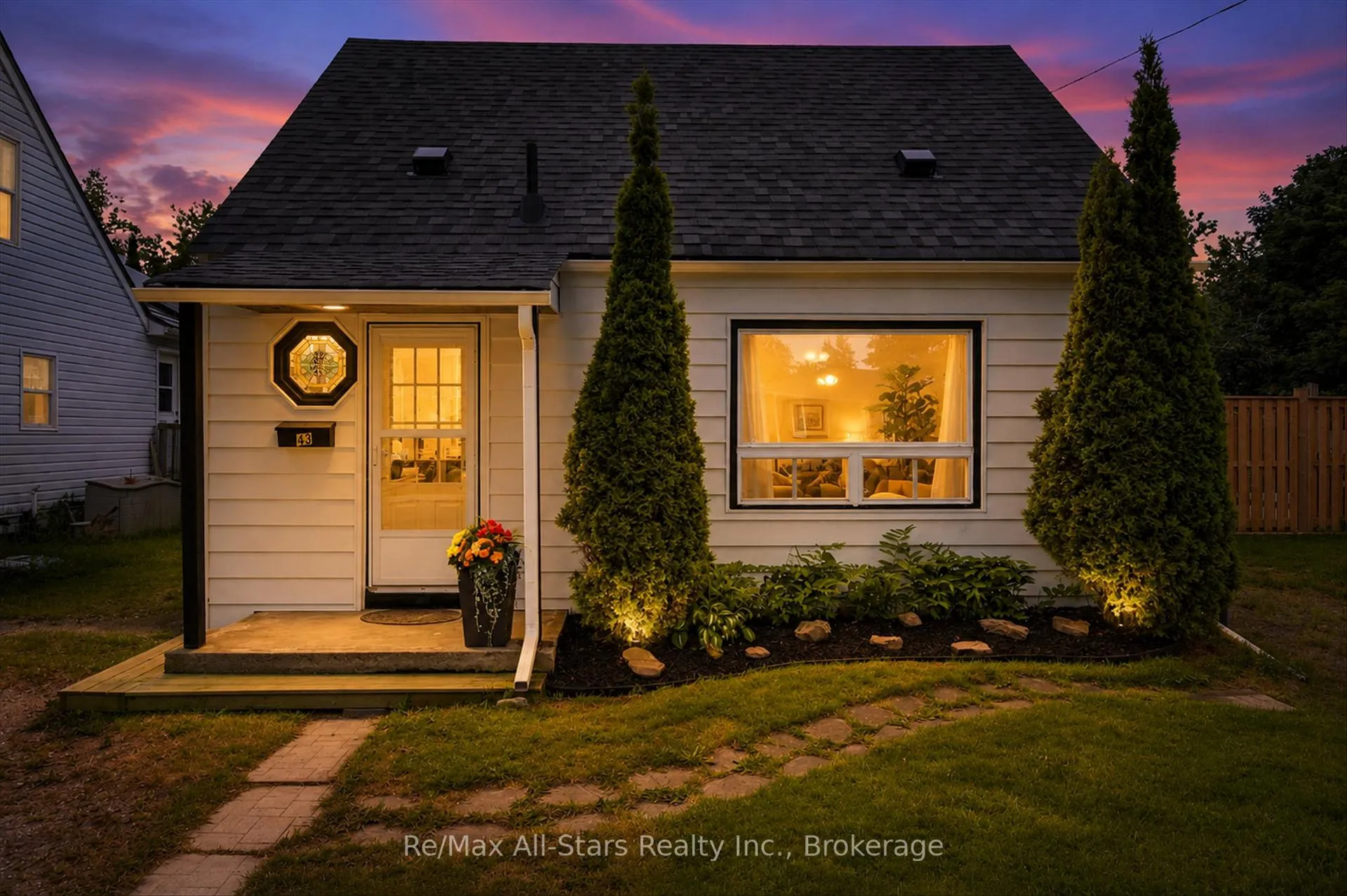Photo 1 of 43 Melbourne Street E, Kawartha Lakes, Lindsay — HOMEH