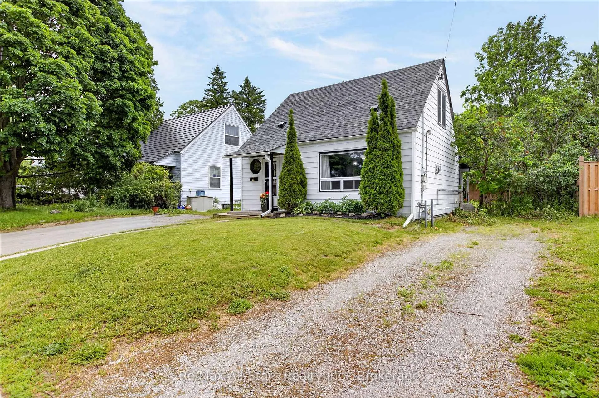 Photo 3 of 43 Melbourne Street E, Kawartha Lakes, Lindsay — HOMEH