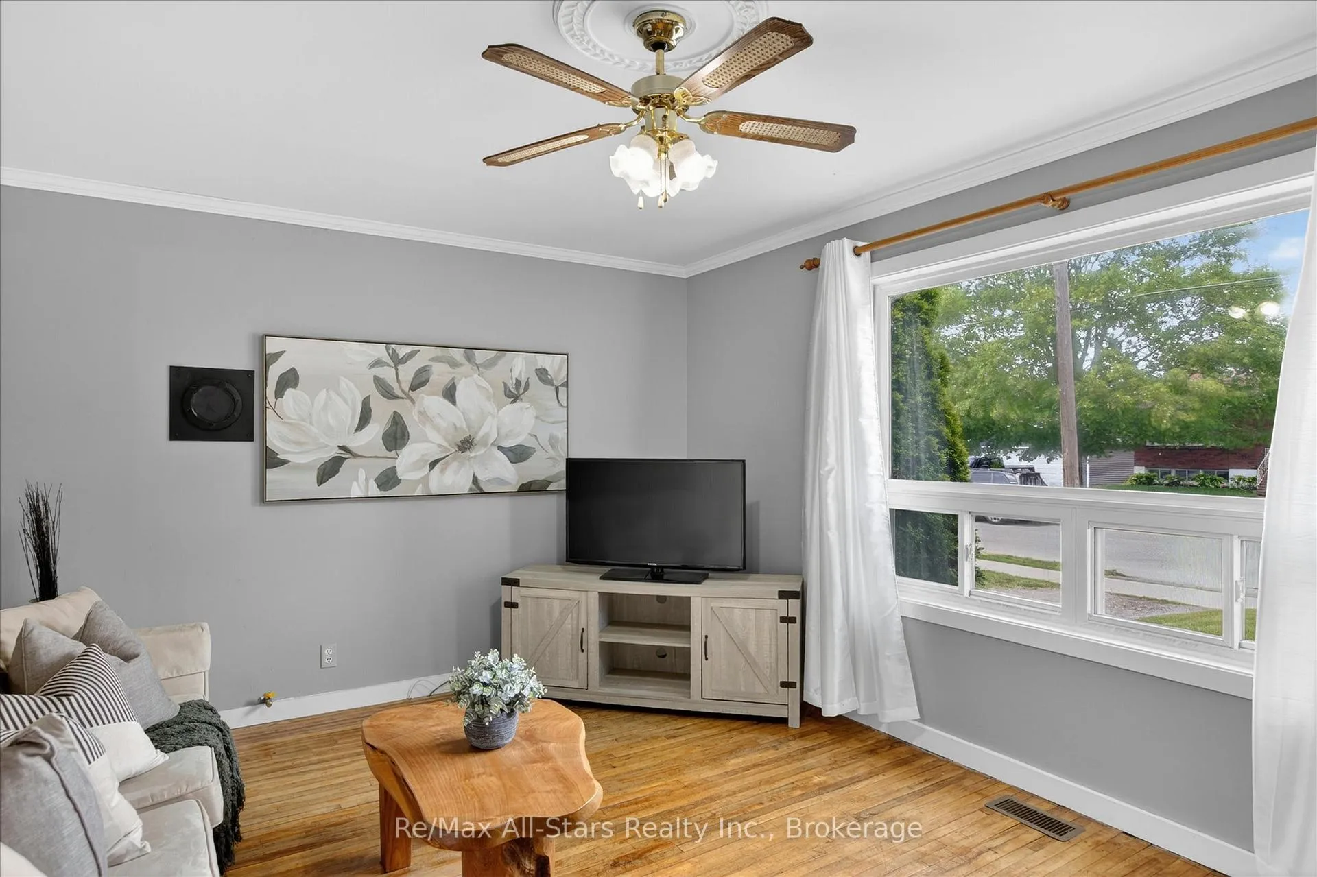 Photo 9 of 43 Melbourne Street E, Kawartha Lakes, Lindsay — HOMEH