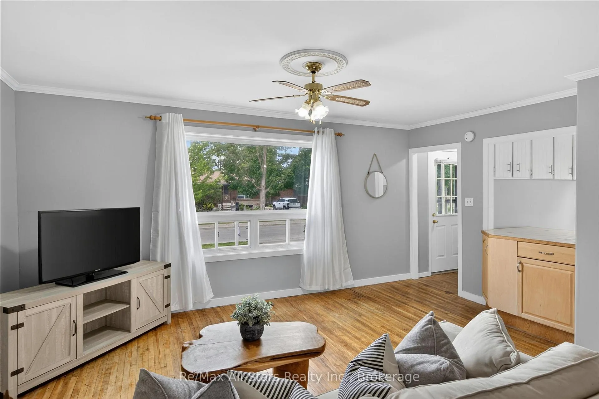 Photo 10 of 43 Melbourne Street E, Kawartha Lakes, Lindsay — HOMEH