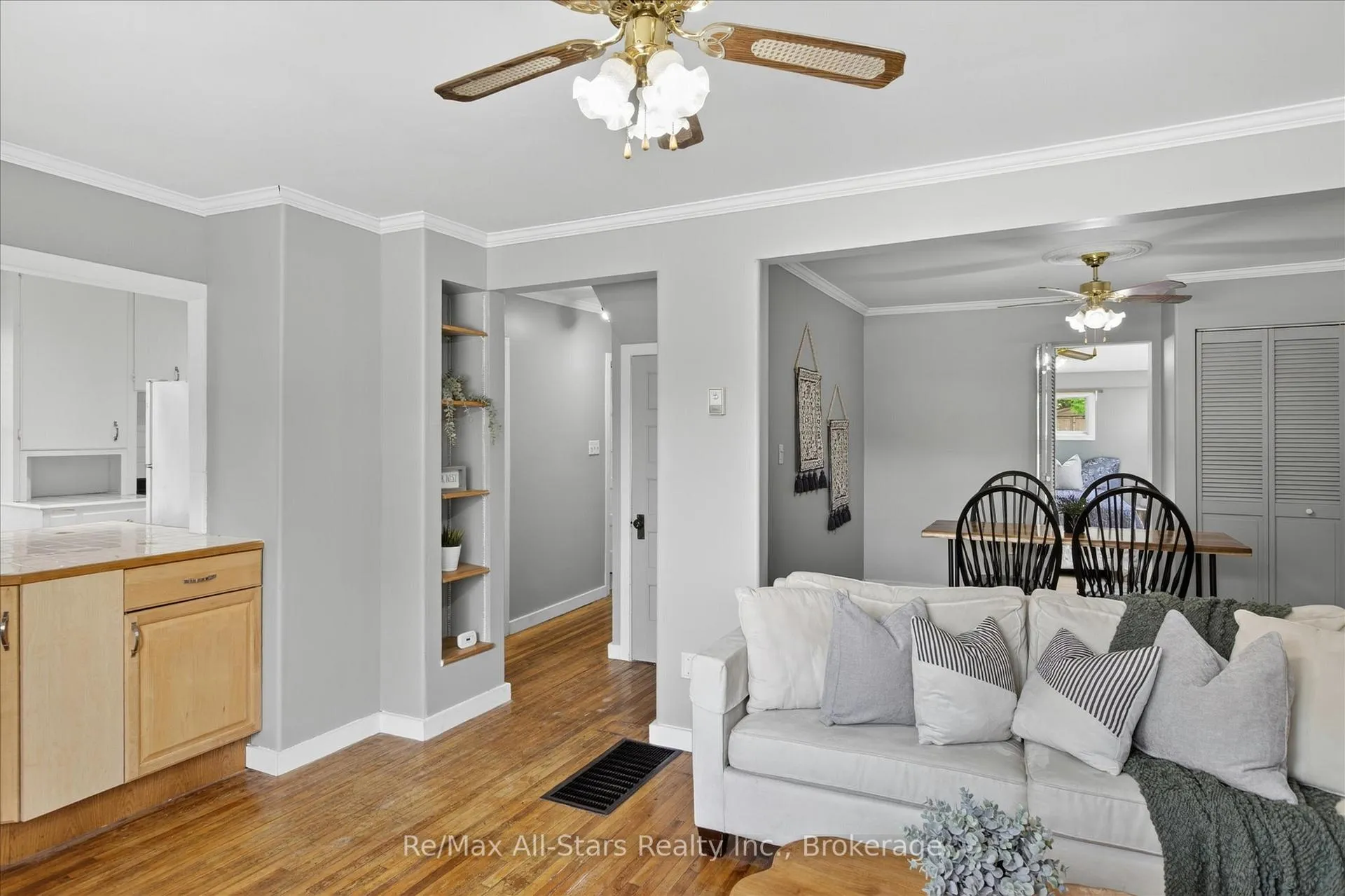 Photo 11 of 43 Melbourne Street E, Kawartha Lakes, Lindsay — HOMEH