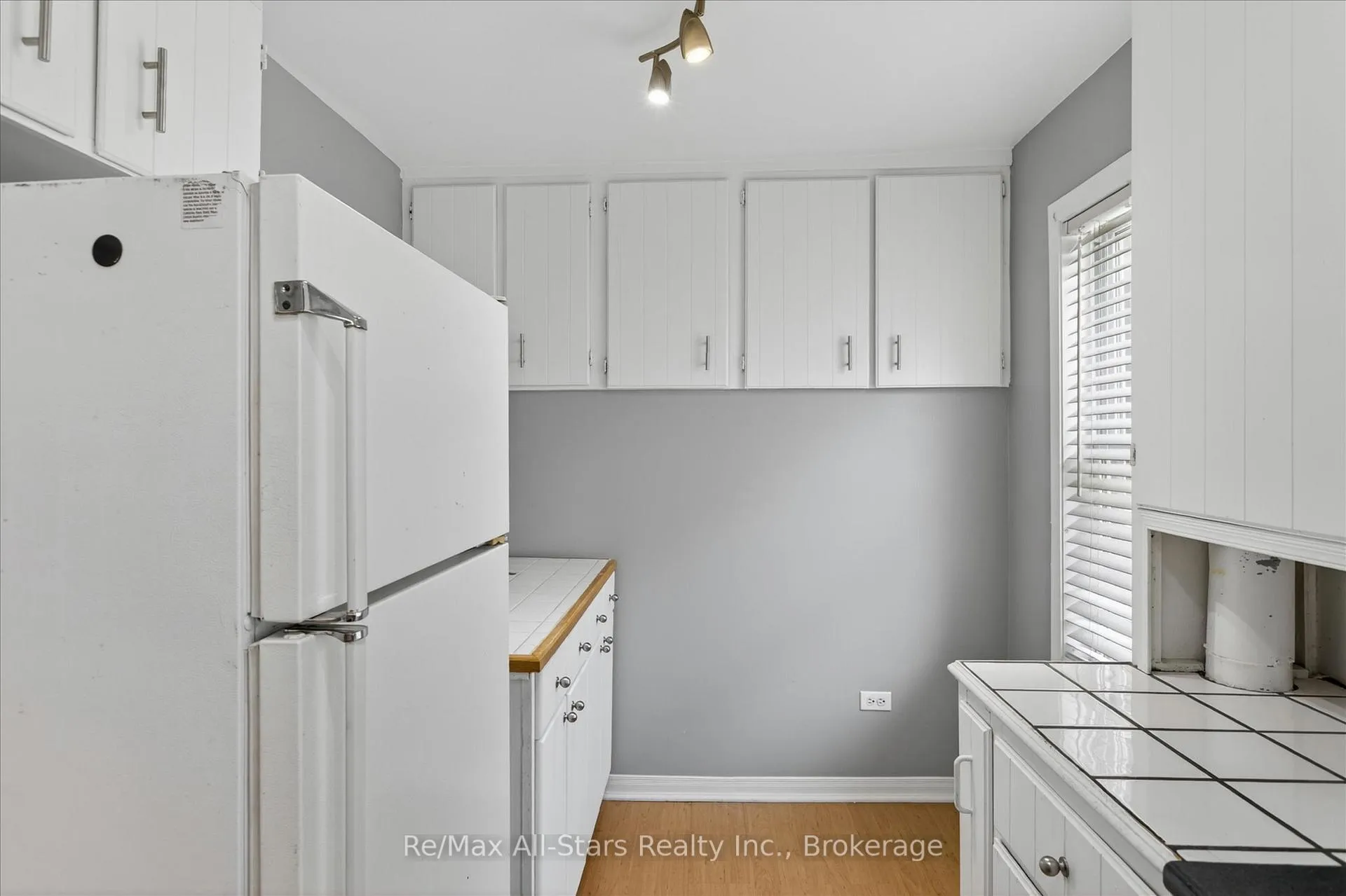 Photo 18 of 43 Melbourne Street E, Kawartha Lakes, Lindsay — HOMEH