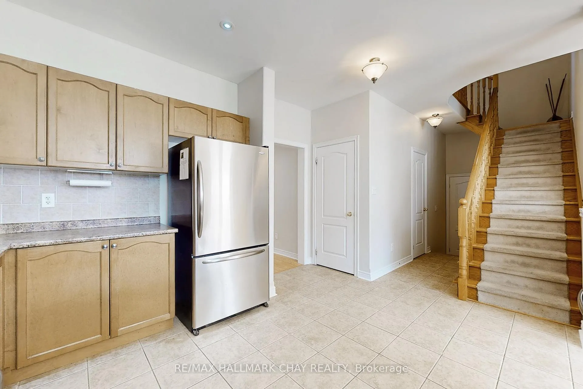 Photo 6 of 76 Cobblestone Court, Brampton, Sandringham-Wellington — HOMEH
