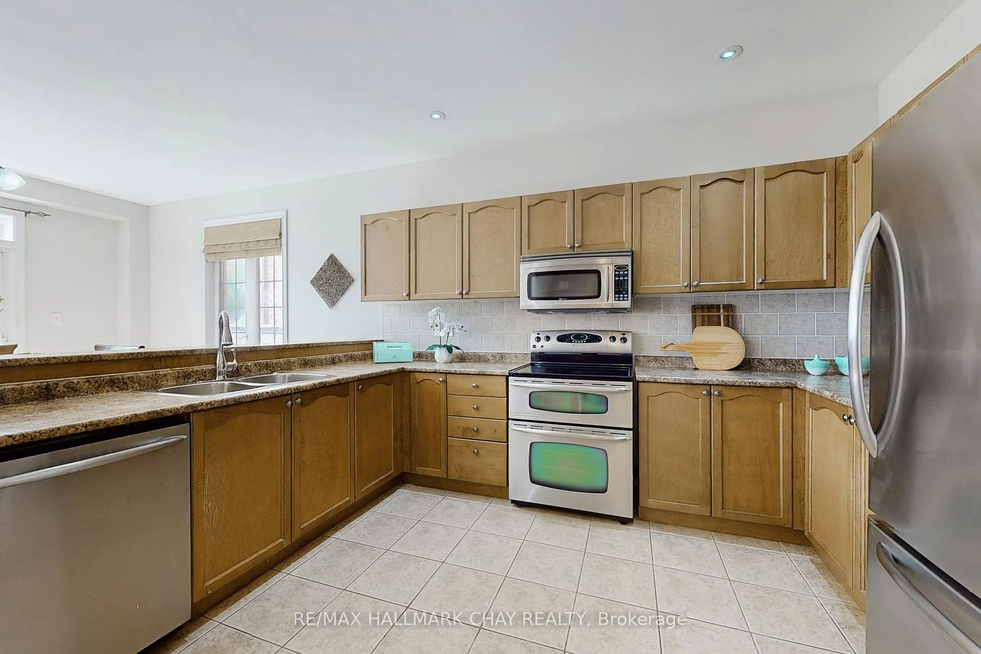 Photo 7 of 76 Cobblestone Court, Brampton, Sandringham-Wellington — HOMEH