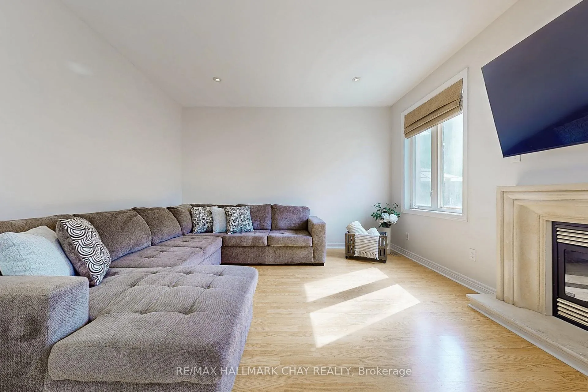 Photo 14 of 76 Cobblestone Court, Brampton, Sandringham-Wellington — HOMEH