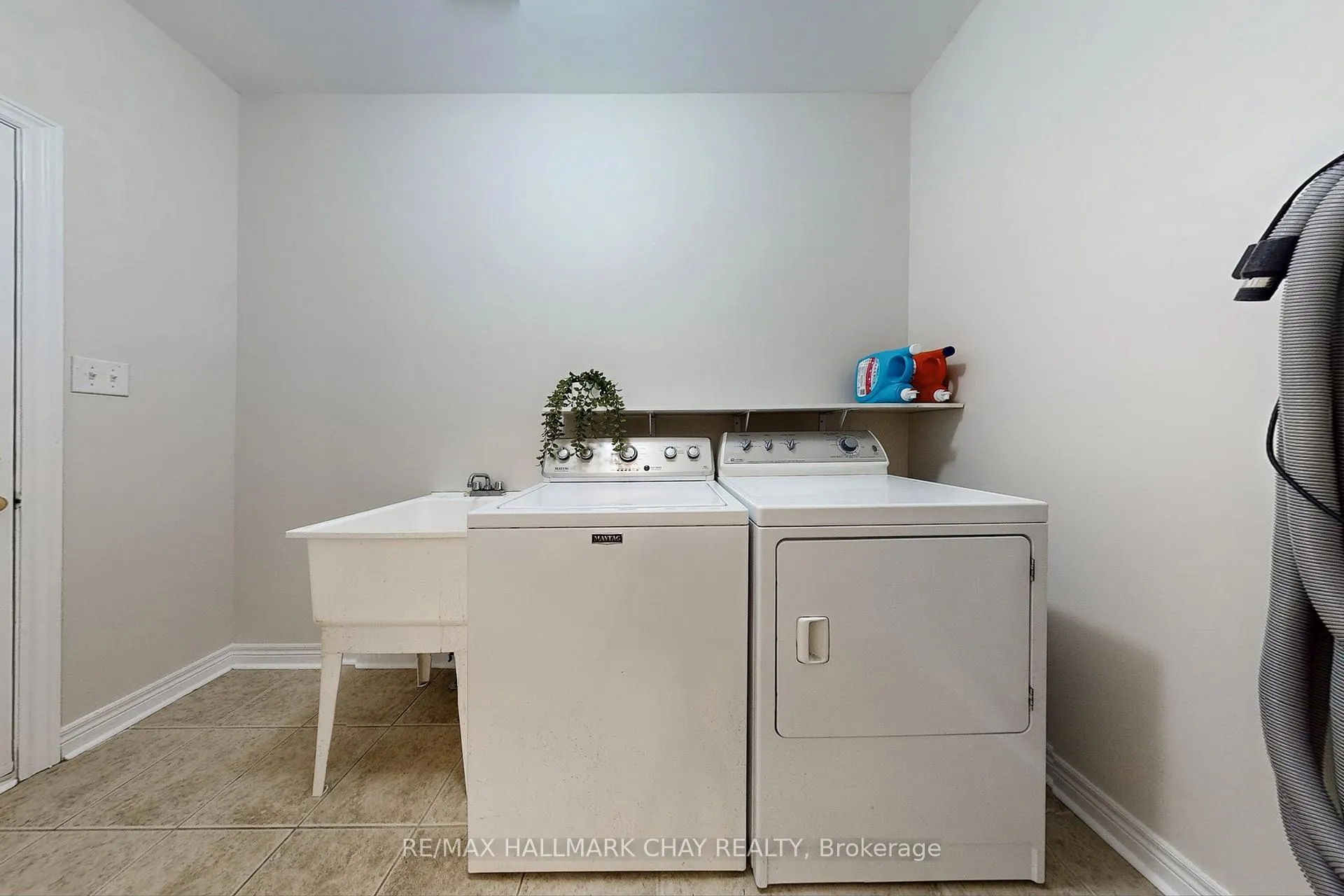 Photo 16 of 76 Cobblestone Court, Brampton, Sandringham-Wellington — HOMEH