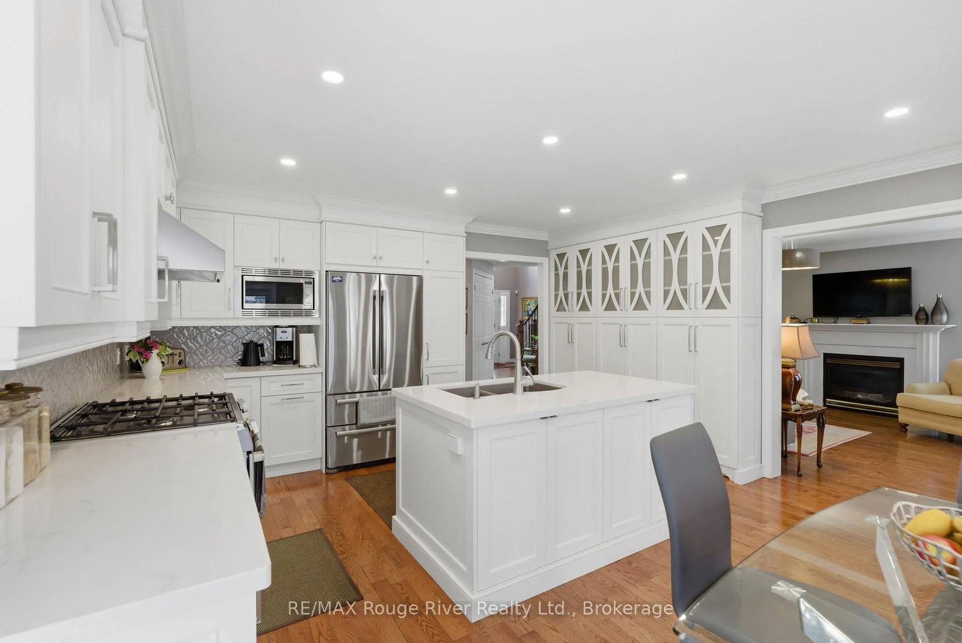 Photo 10 of 18 Bugelli Drive, Whitby, Taunton North — HOMEH