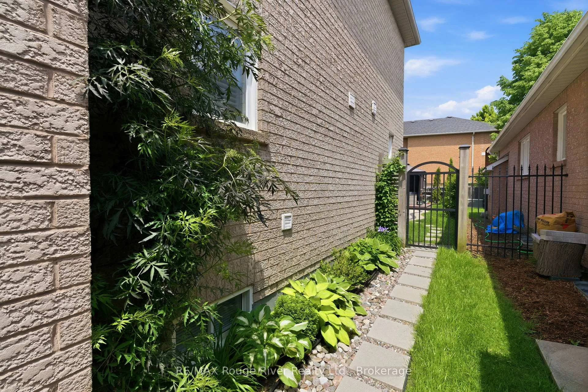 Photo 40 of 18 Bugelli Drive, Whitby, Taunton North — HOMEH
