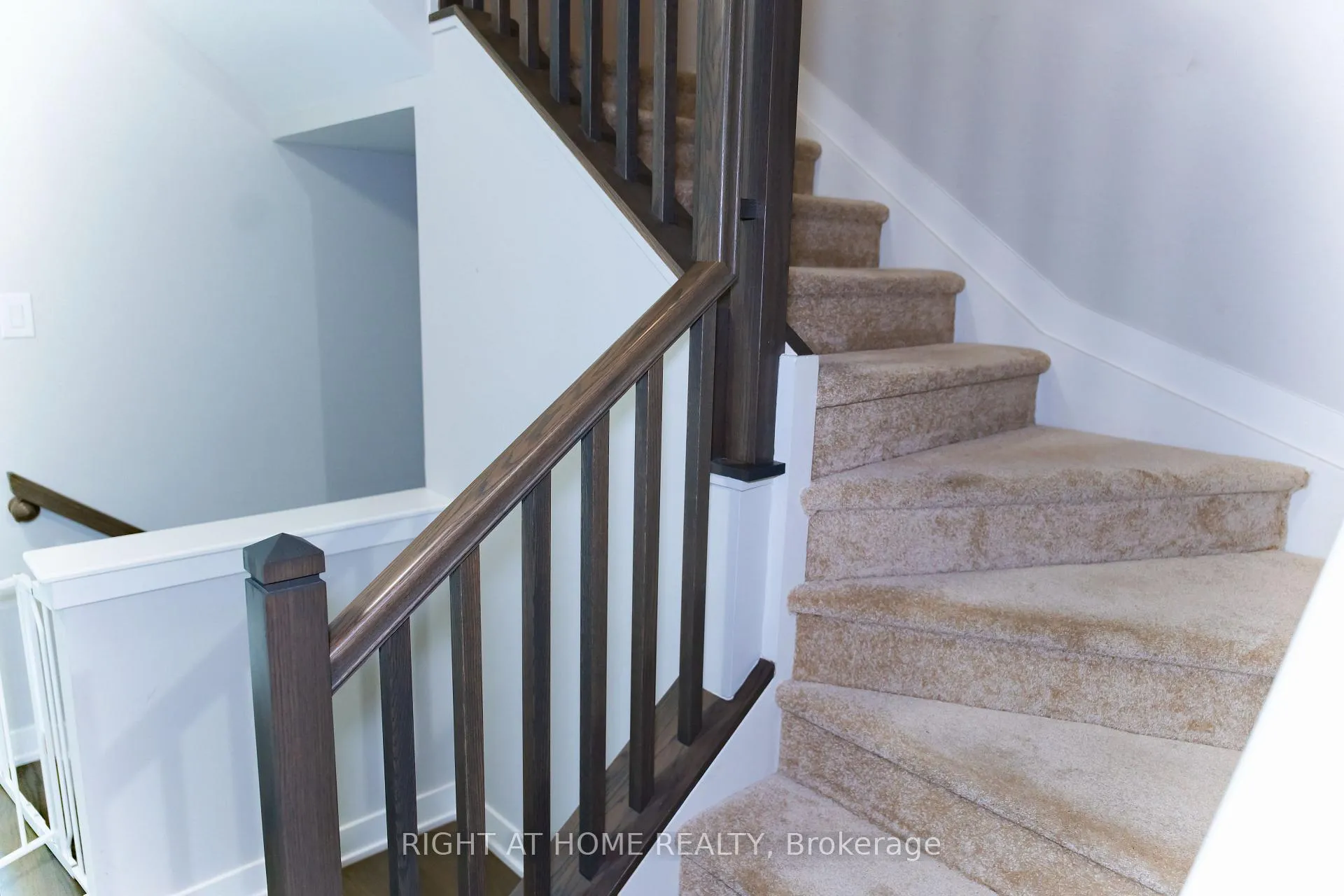 Photo 4 of 76 Kindred Row, Ottawa, Stittsville (North) — HOMEH