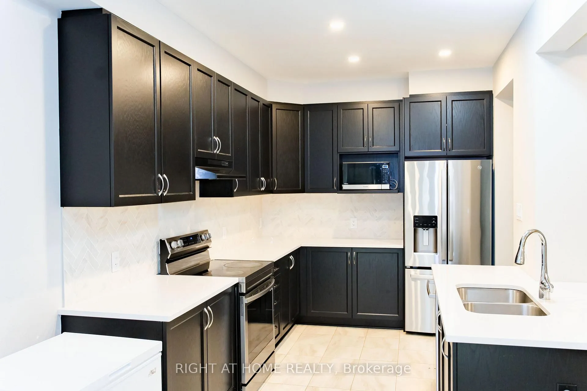 Photo 5 of 76 Kindred Row, Ottawa, Stittsville (North) — HOMEH