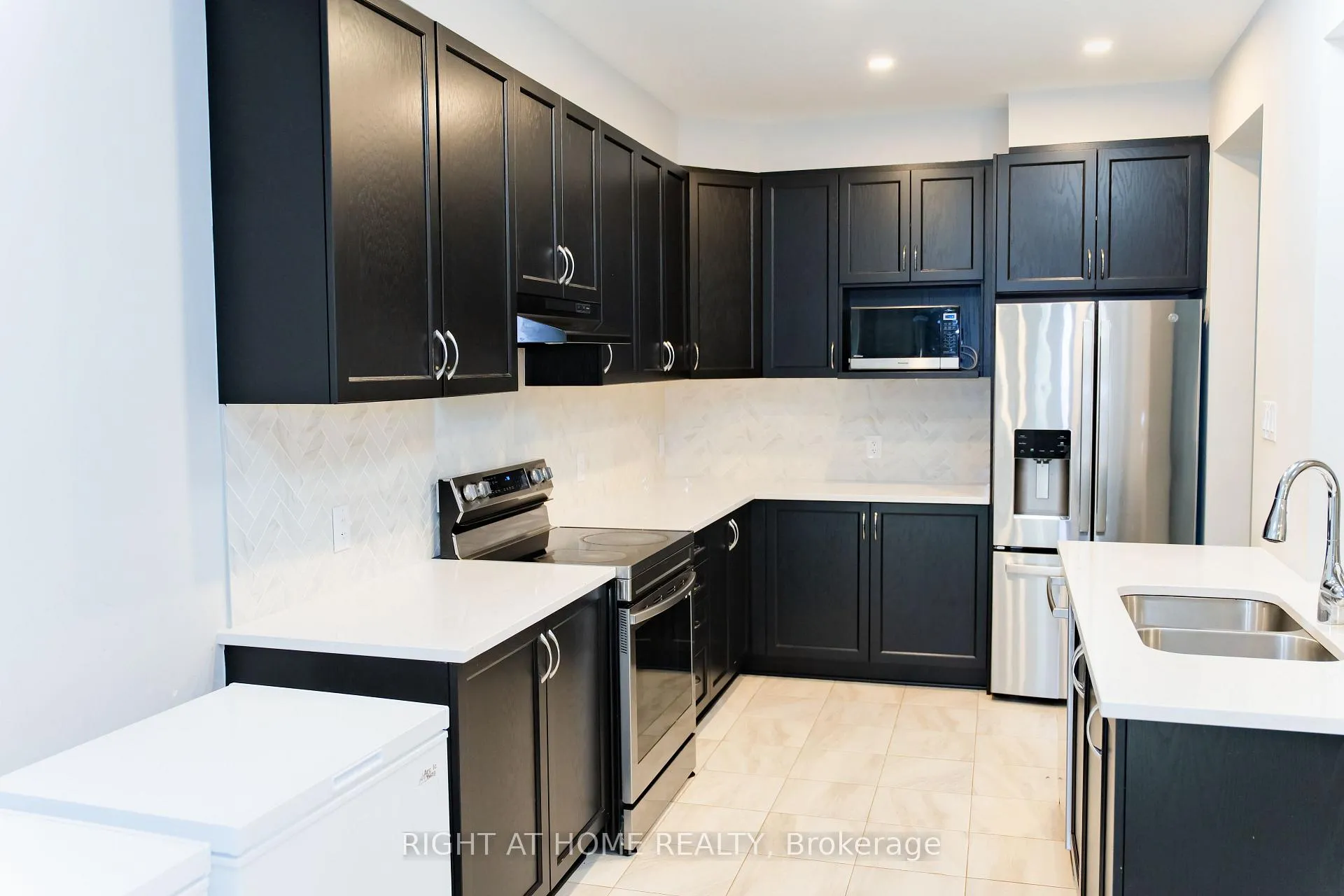 Photo 8 of 76 Kindred Row, Ottawa, Stittsville (North) — HOMEH