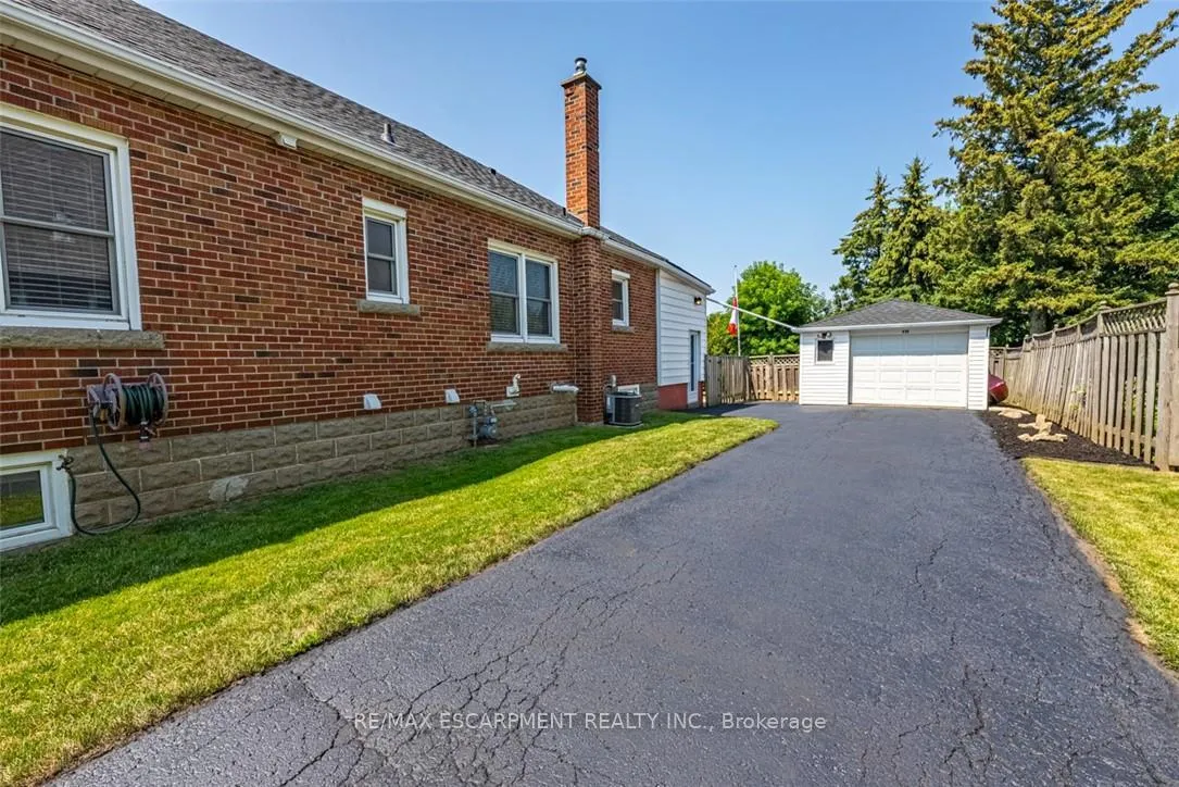 Photo 3 of 930 West 5th Street, Hamilton, Gourley — HOMEH